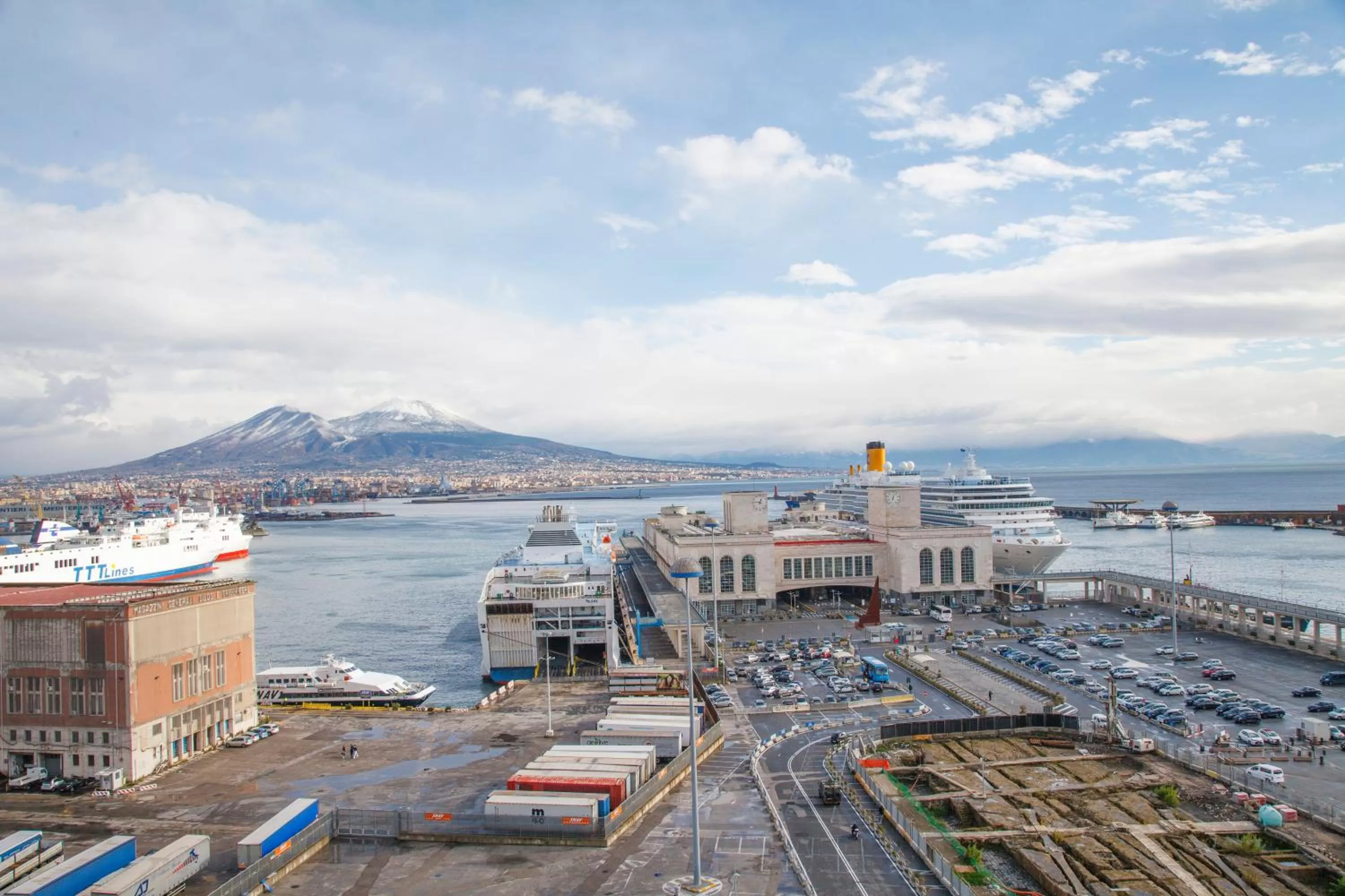 Property building in Il Porto