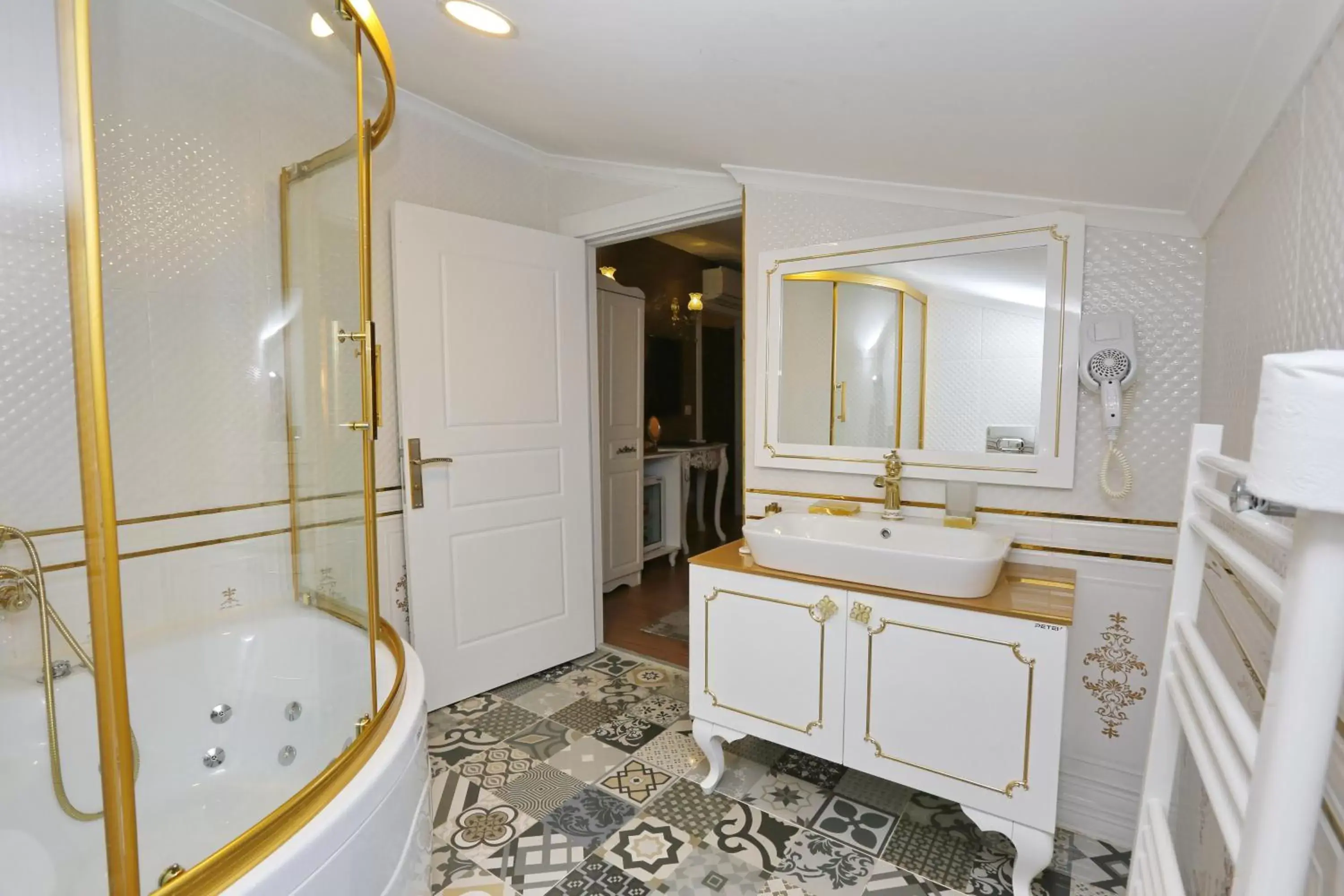 Bathroom in Diamond Royal Hotel