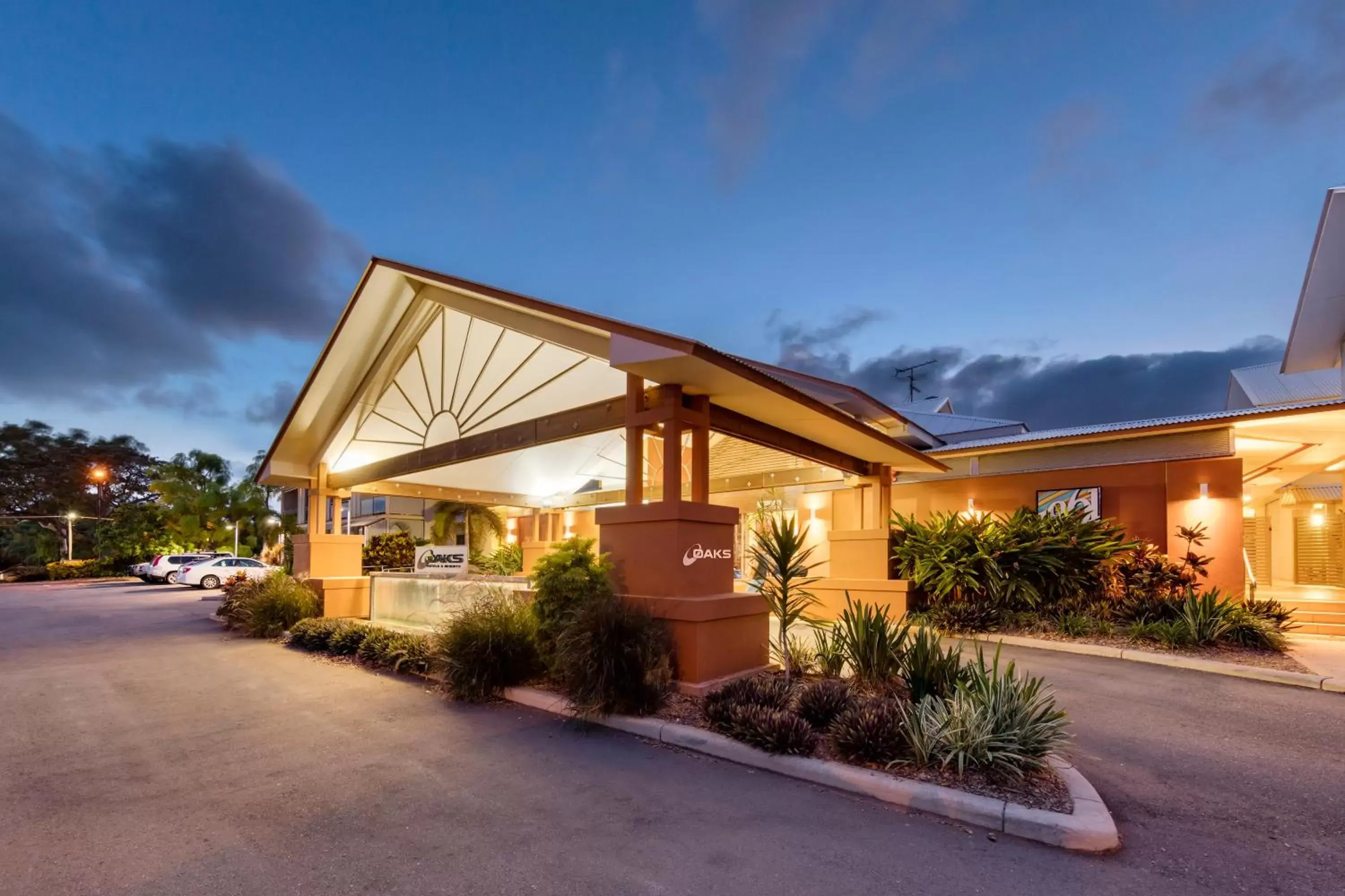 Facade/Entrance in Oaks Broome Hotel