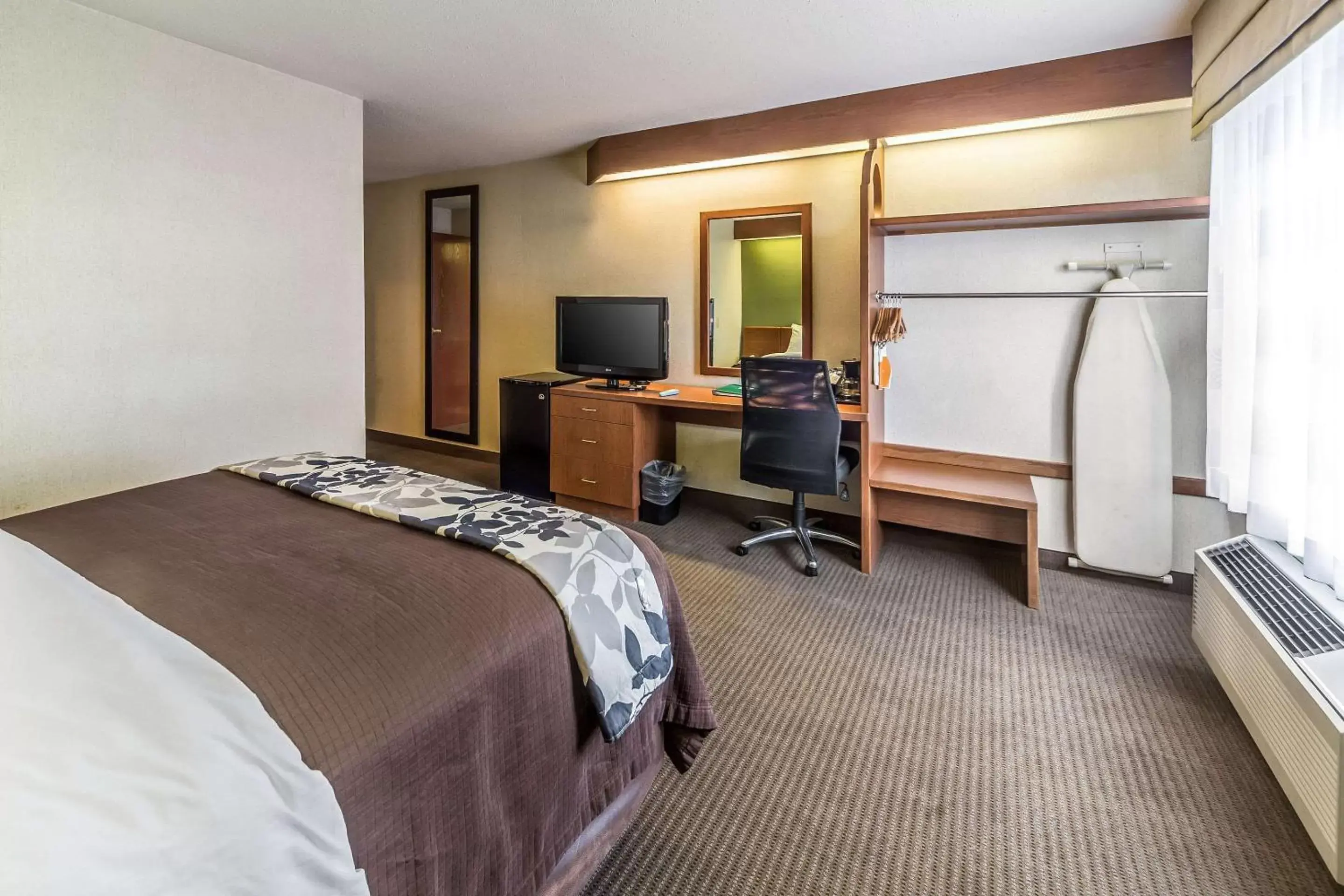 Photo of the whole room in Sleep Inn & Suites Acme – Traverse City