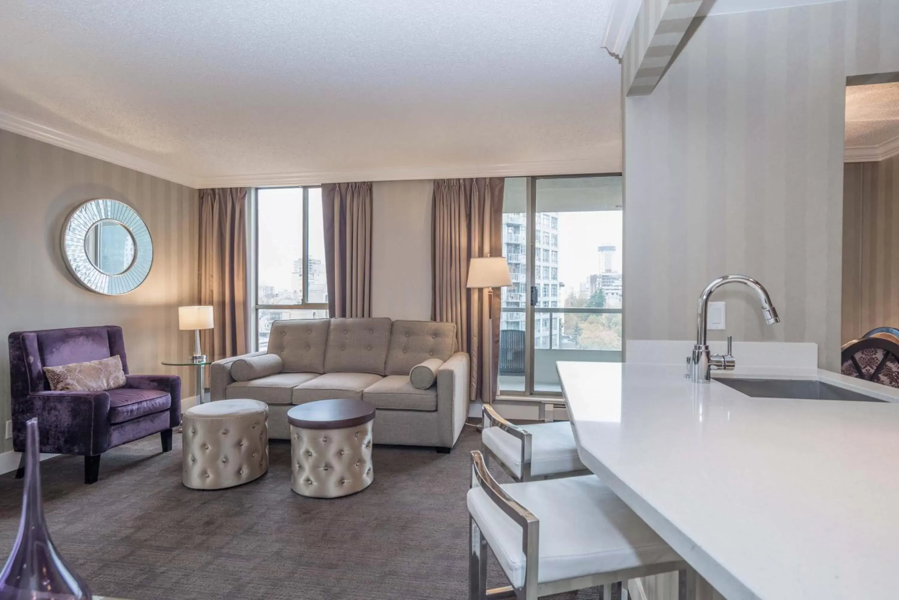 Living room, Seating Area in La Grande Residence at the Sutton Place Hotel