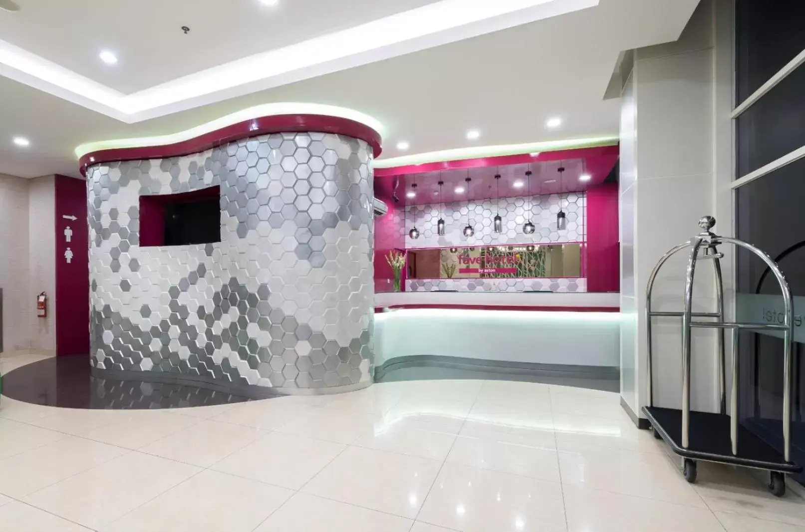 Lobby/Reception in favehotel Padjajaran Bogor