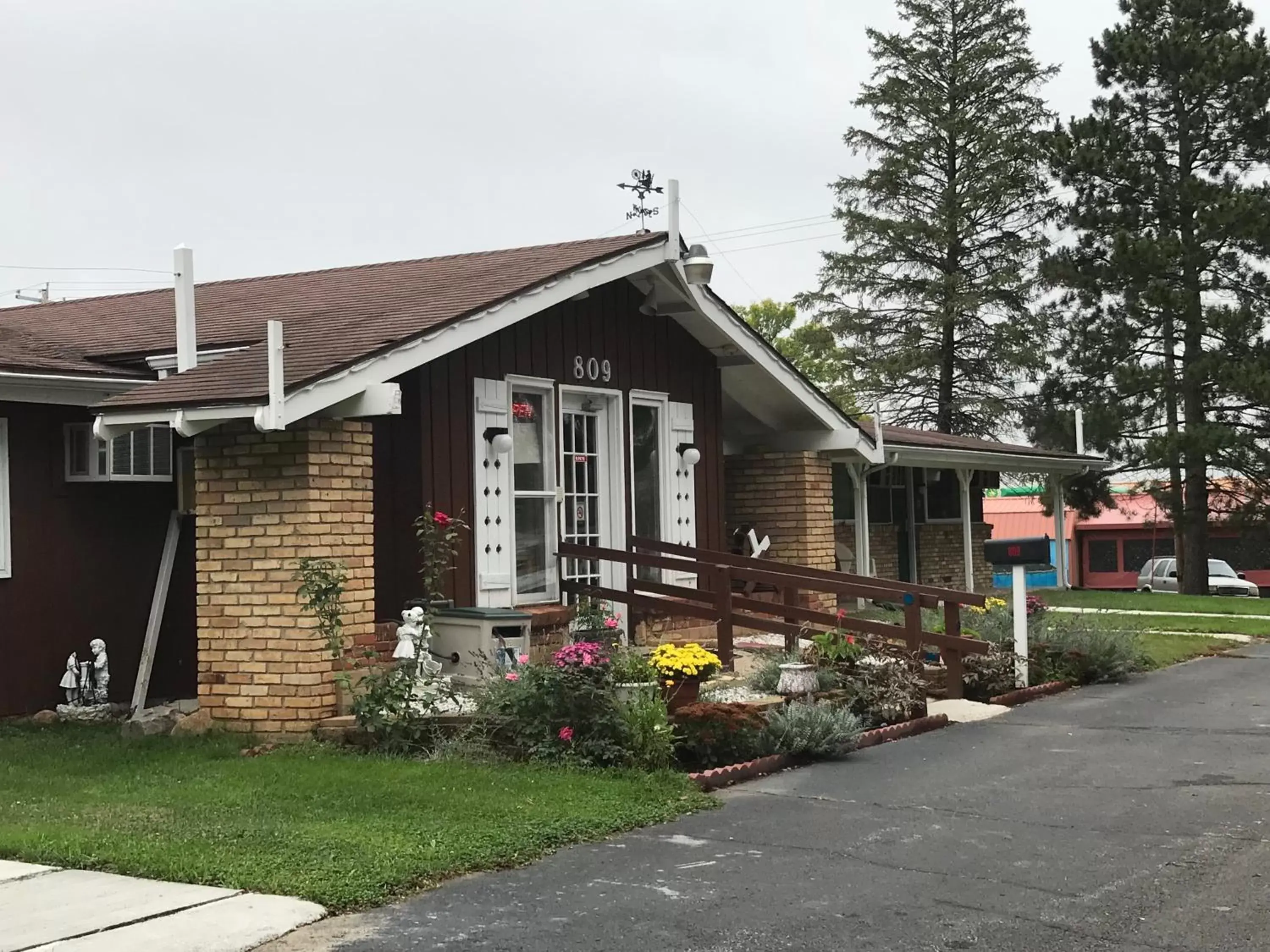 Facade/entrance, Property Building in Spinning Wheel Motel