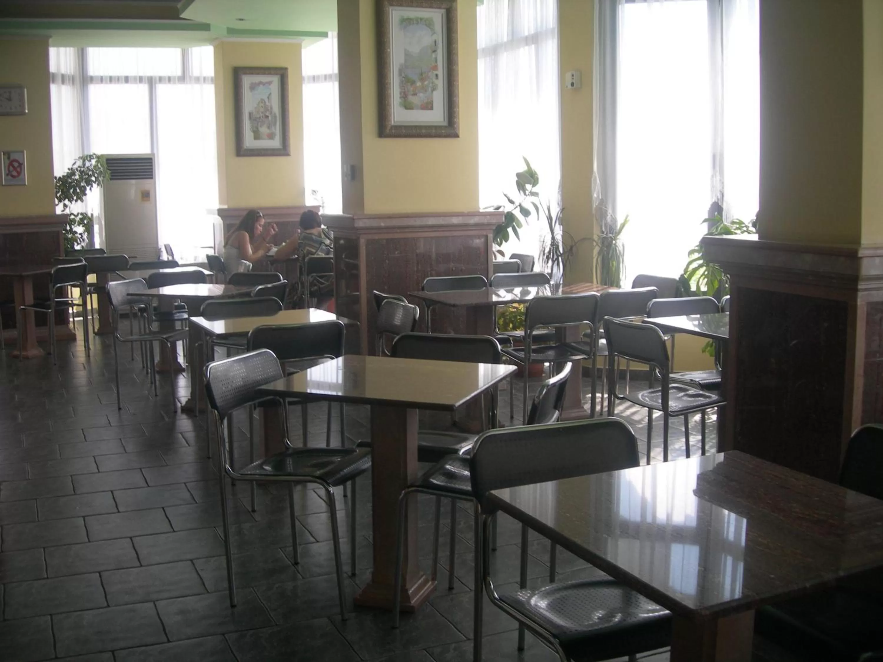 Restaurant/places to eat in Hotel The First