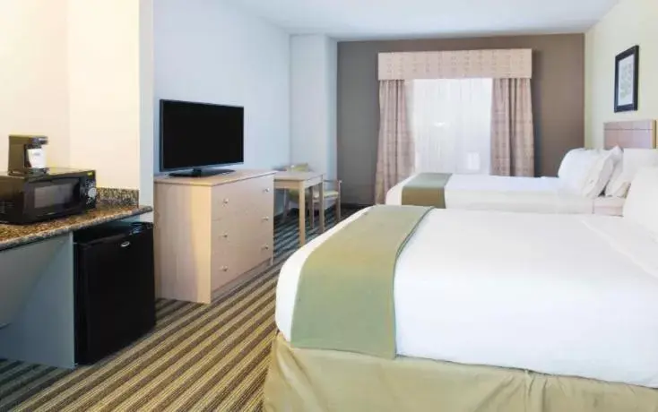 Bed in Holiday Inn Express Hotel & Suites Alvarado, an IHG Hotel