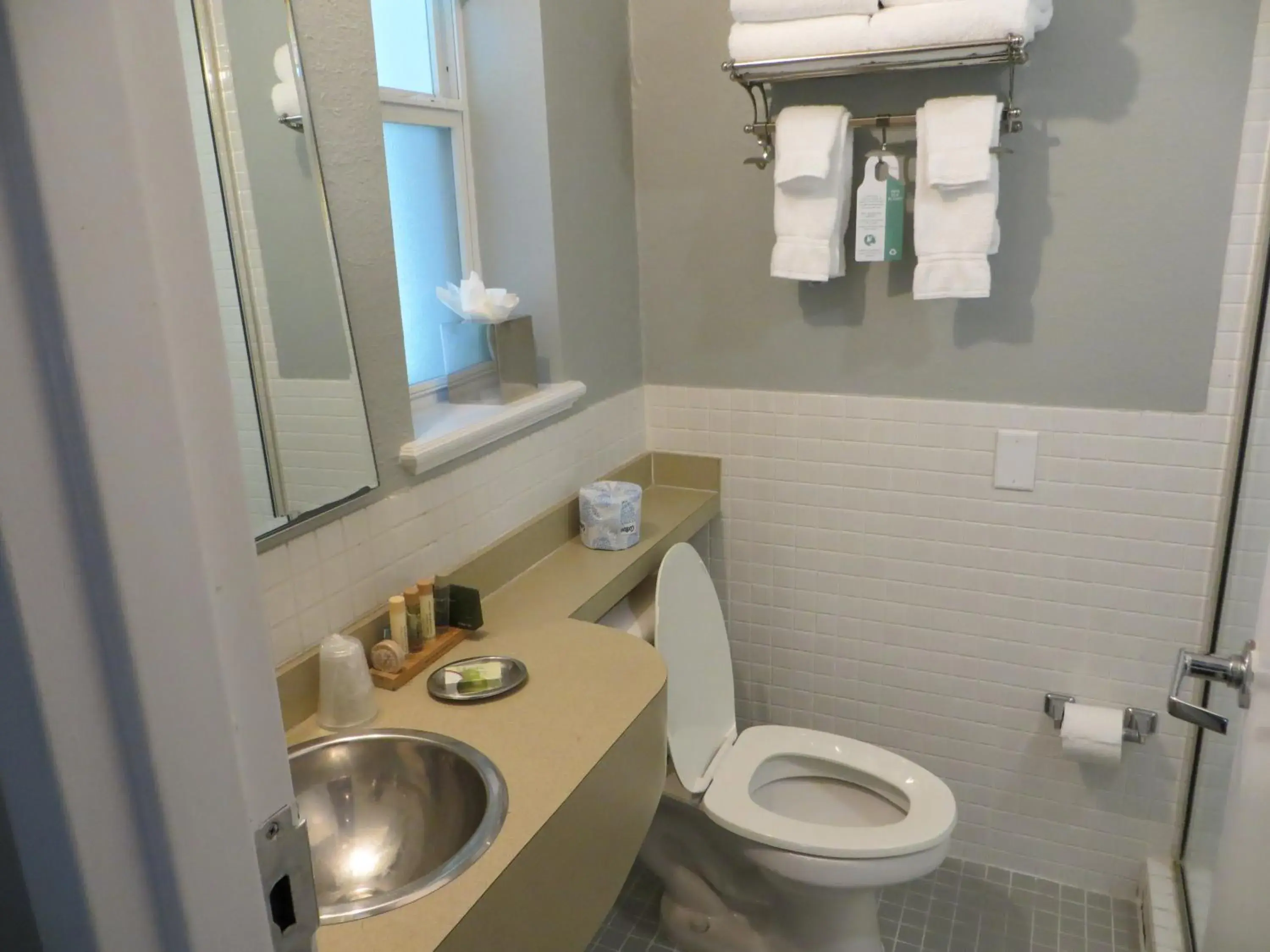 Bathroom in Eo Inn - Downtown Orlando