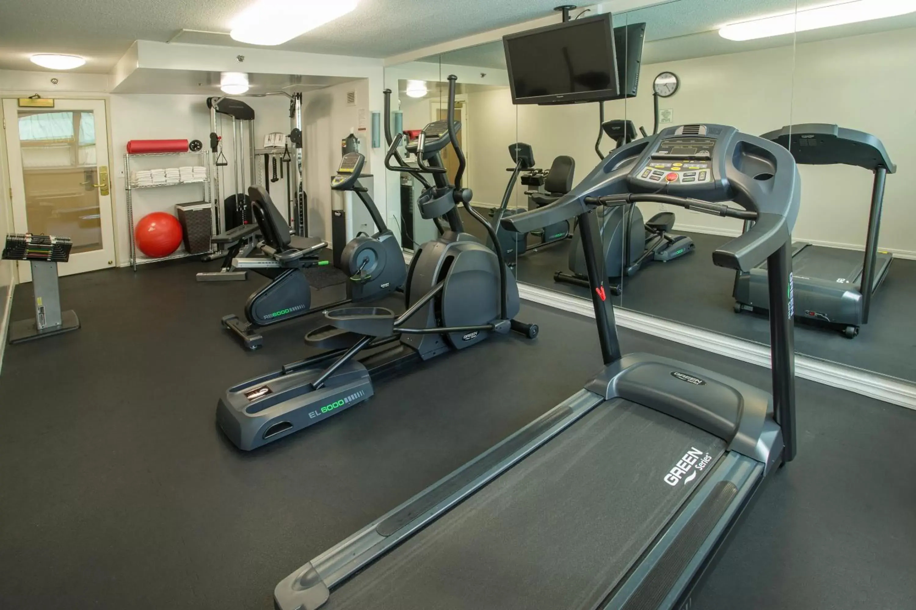 Fitness centre/facilities, Fitness Center/Facilities in Ramada Plaza by Wyndham Waikiki