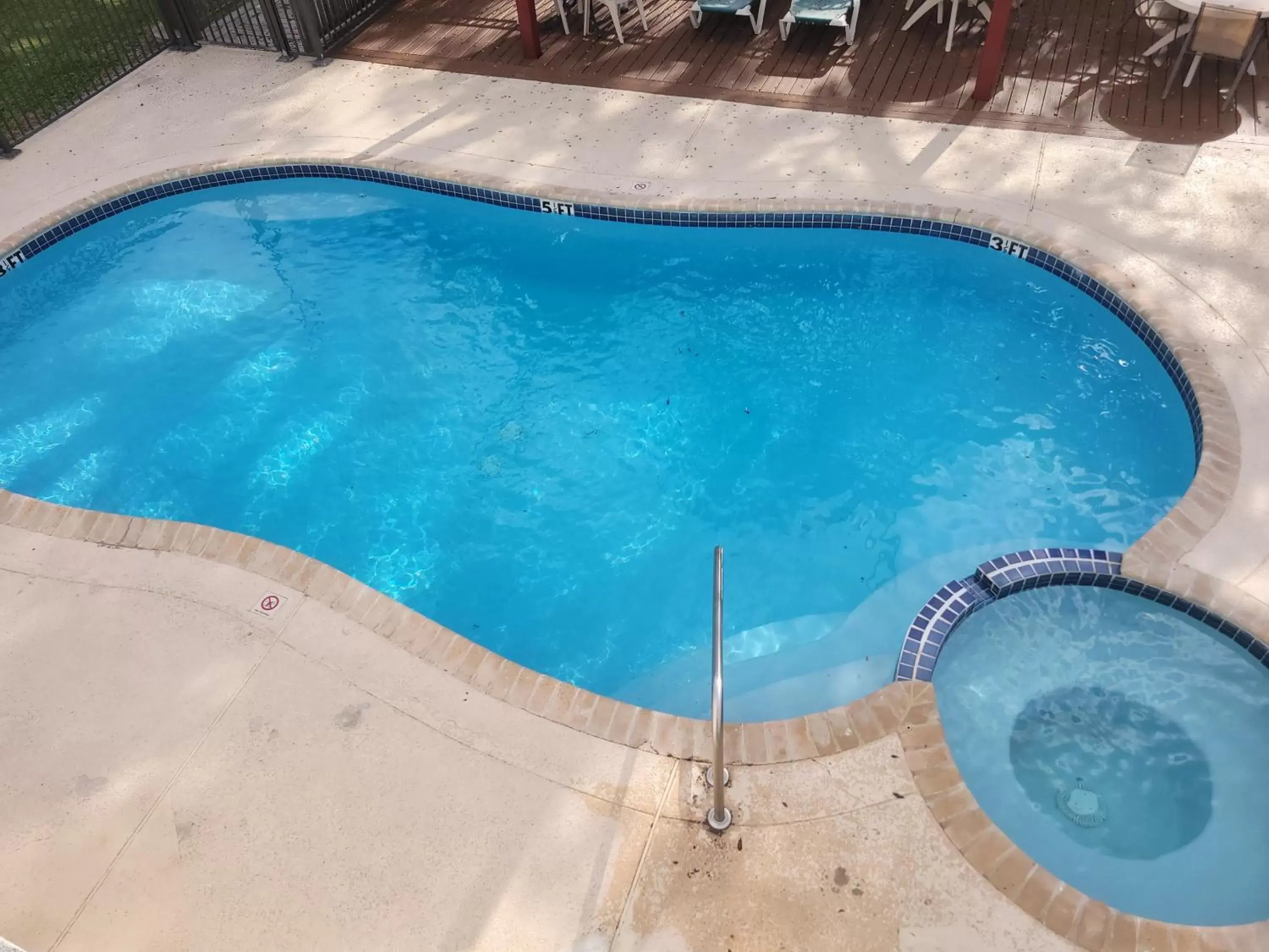 Bird's eye view, Swimming Pool in Executive Inn & Suites Cuero