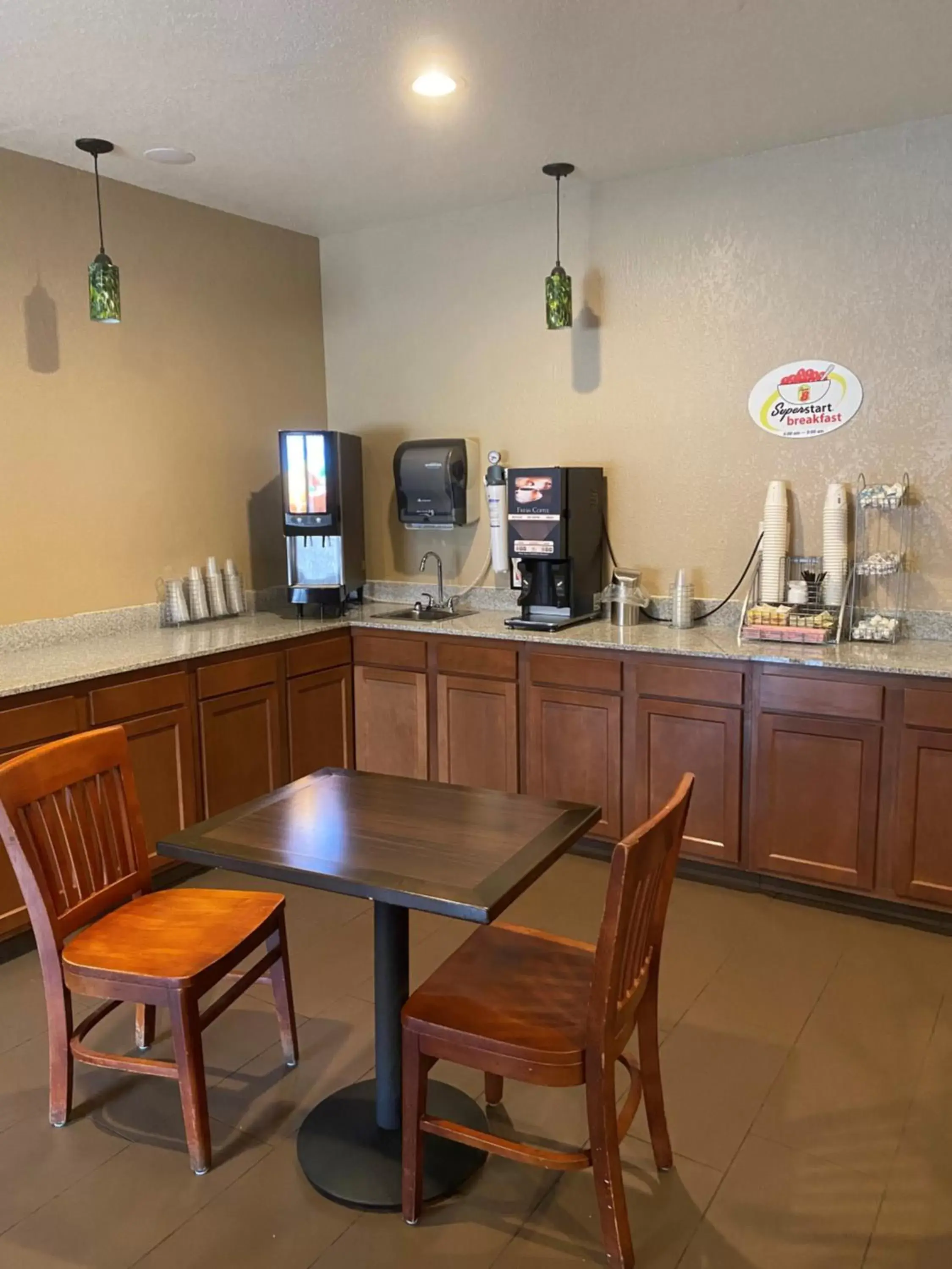 Breakfast, Restaurant/Places to Eat in Super 8 by Wyndham Altoona