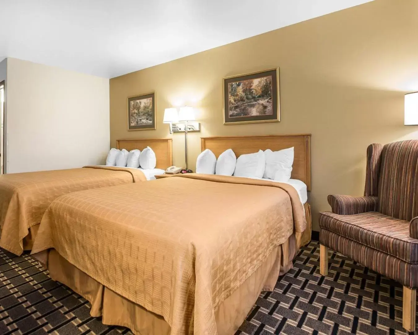 Queen Room with Two Queen Beds - Non-Smoking in Quality Inn Mauston