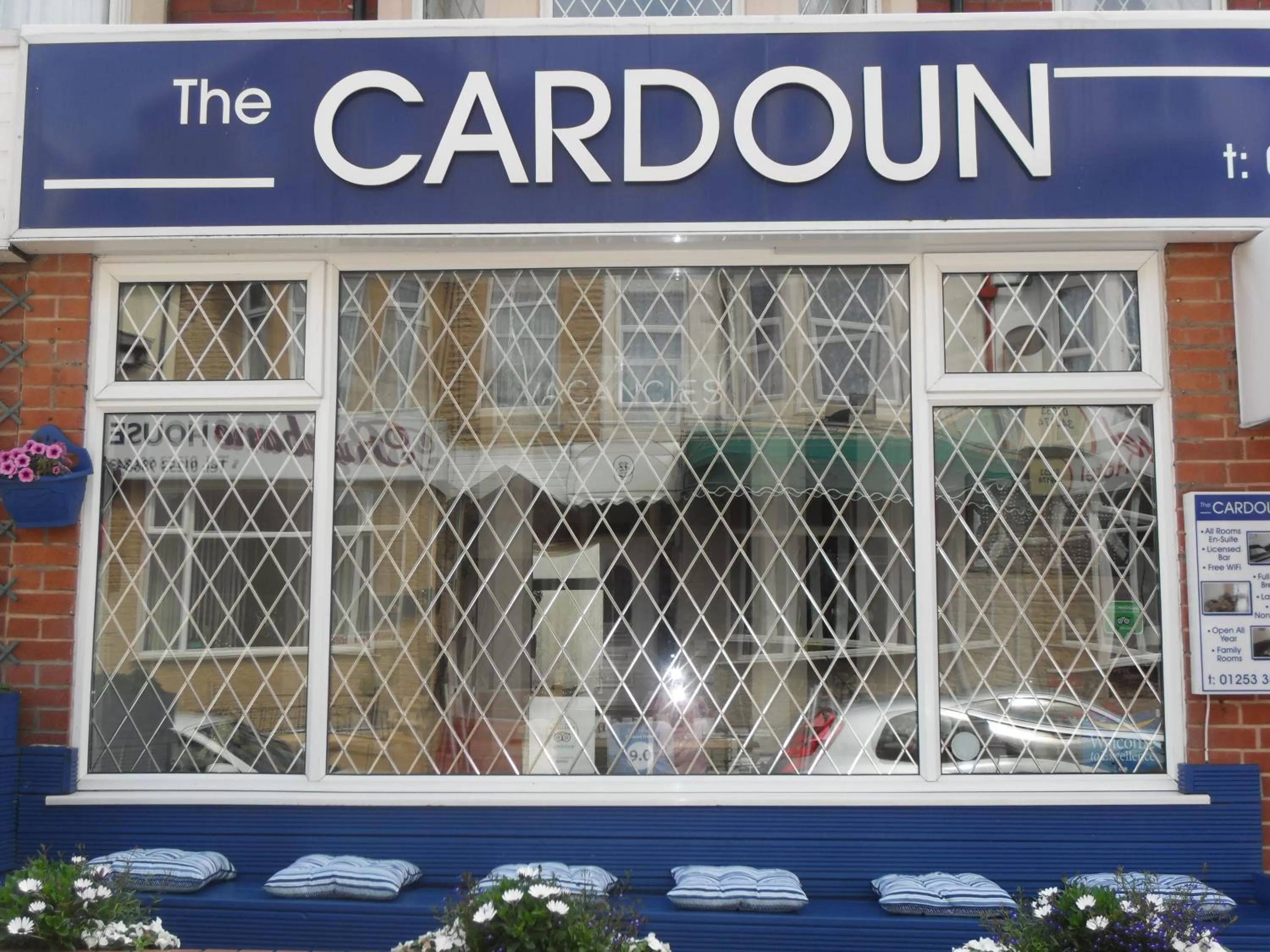 Facade/entrance in The Cardoun
