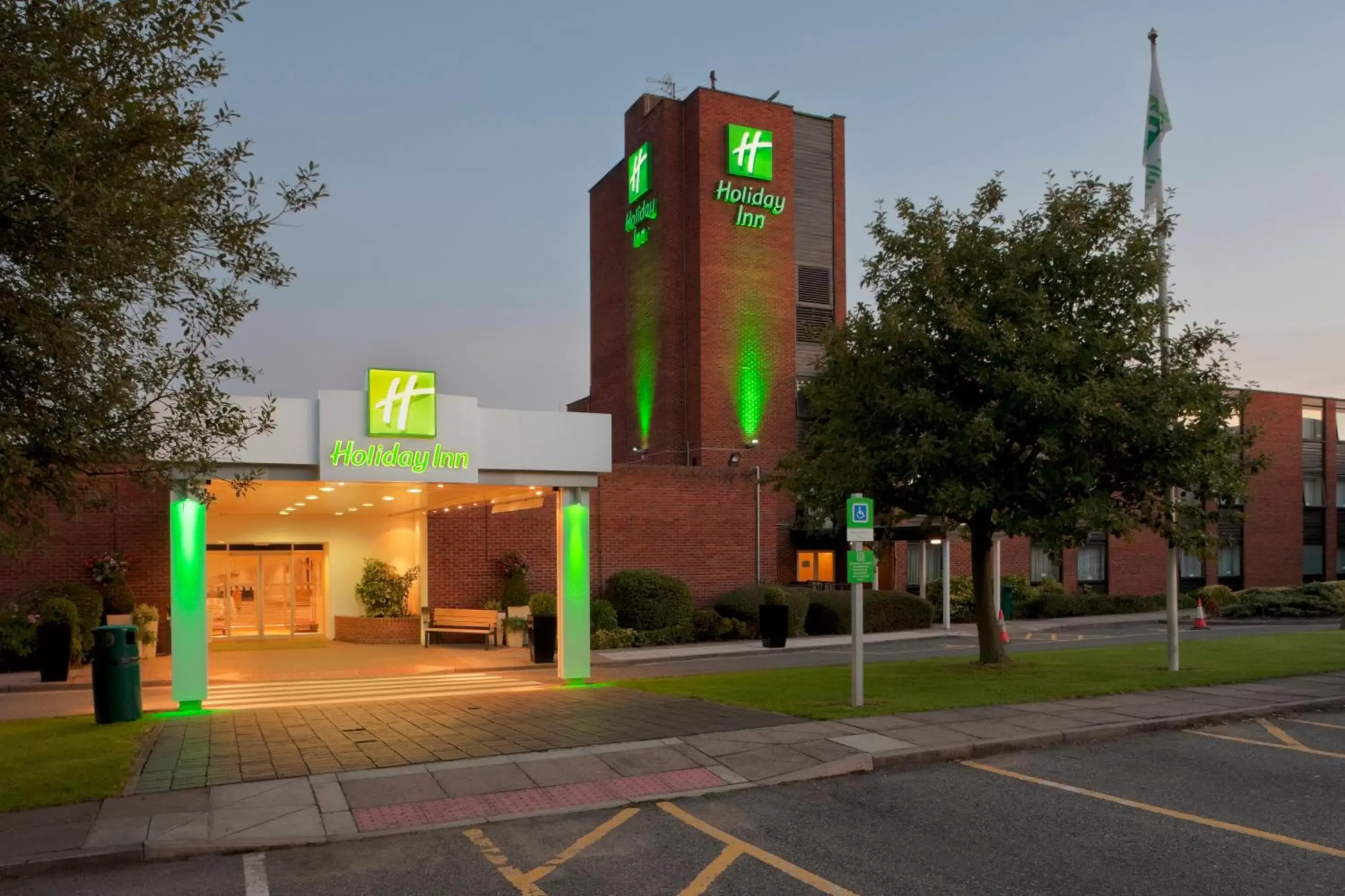 Property Building in Holiday Inn Brentwood, an IHG Hotel