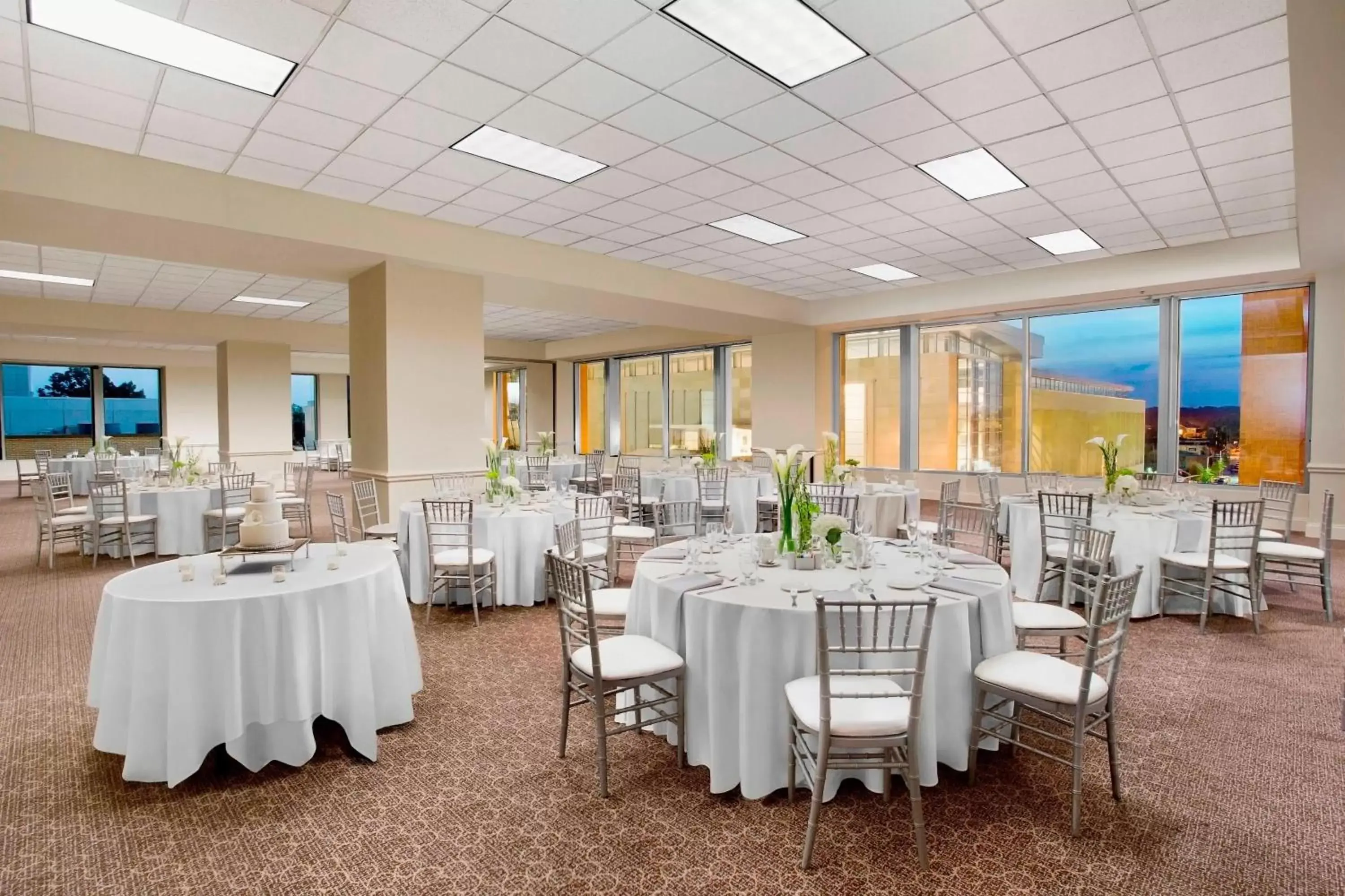 Meeting/conference room, Restaurant/Places to Eat in Sheraton Raleigh Hotel