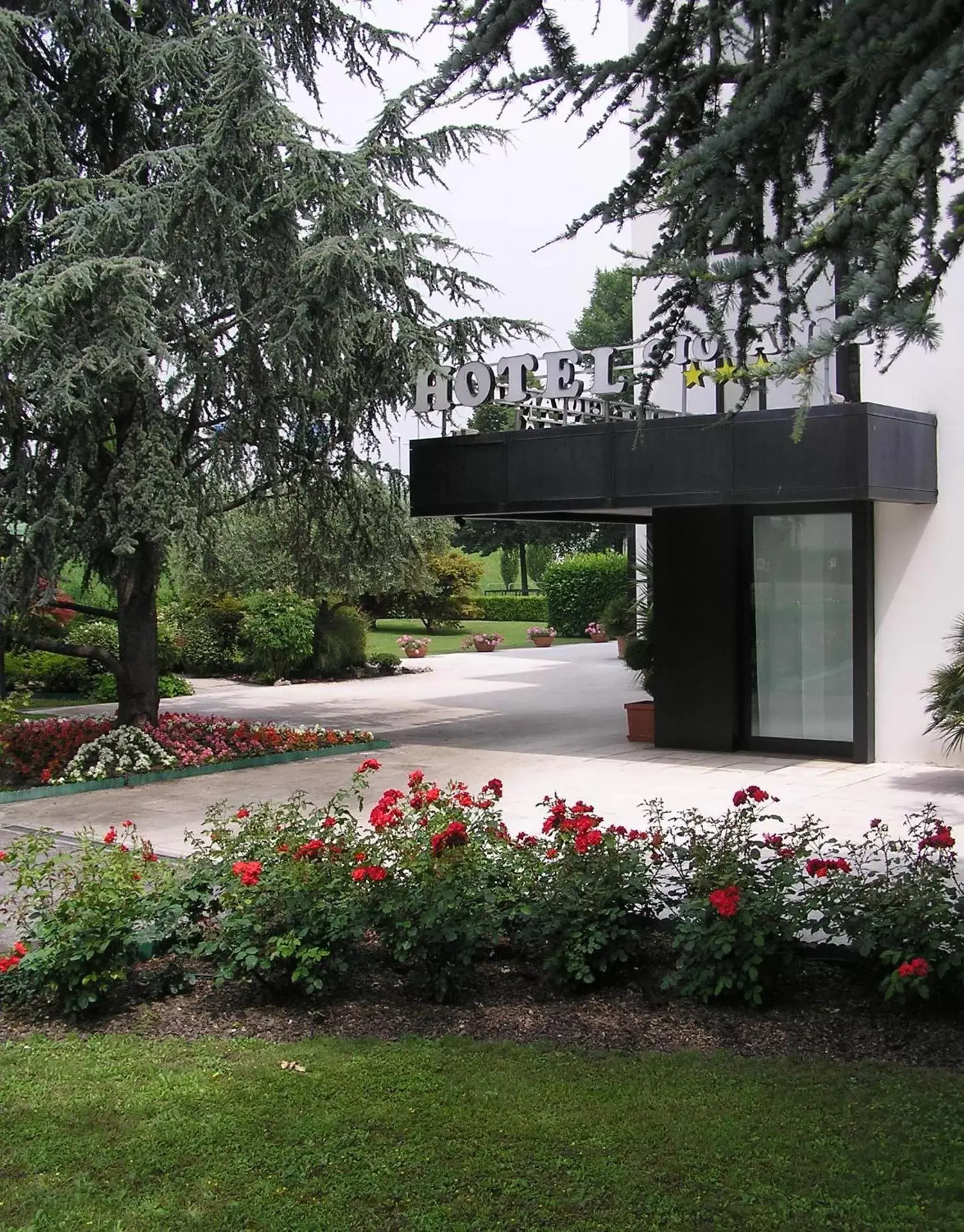 Facade/entrance, Garden in Hotel Giovanni