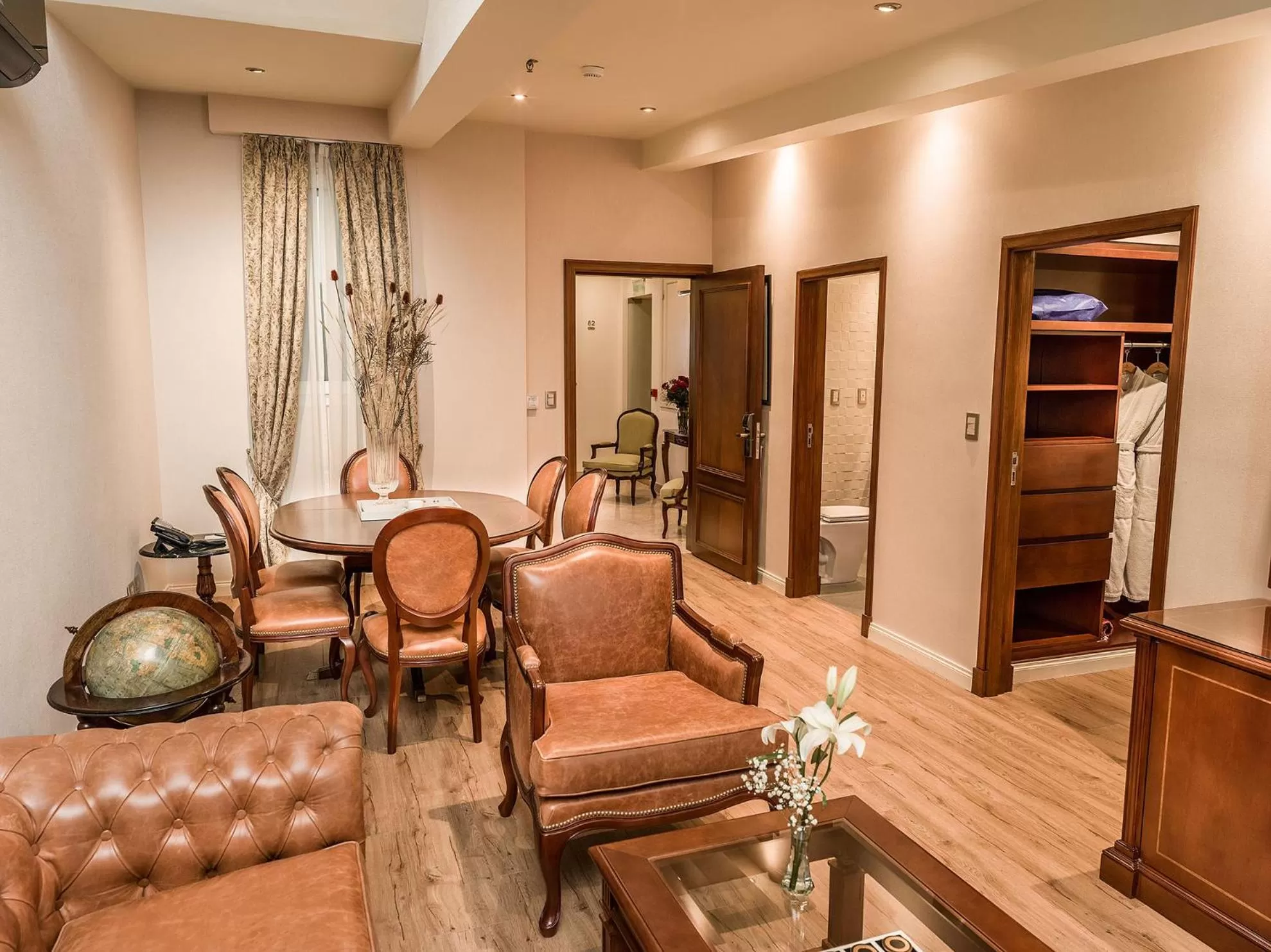 Coffee/tea facilities in Melia Recoleta Plaza Hotel