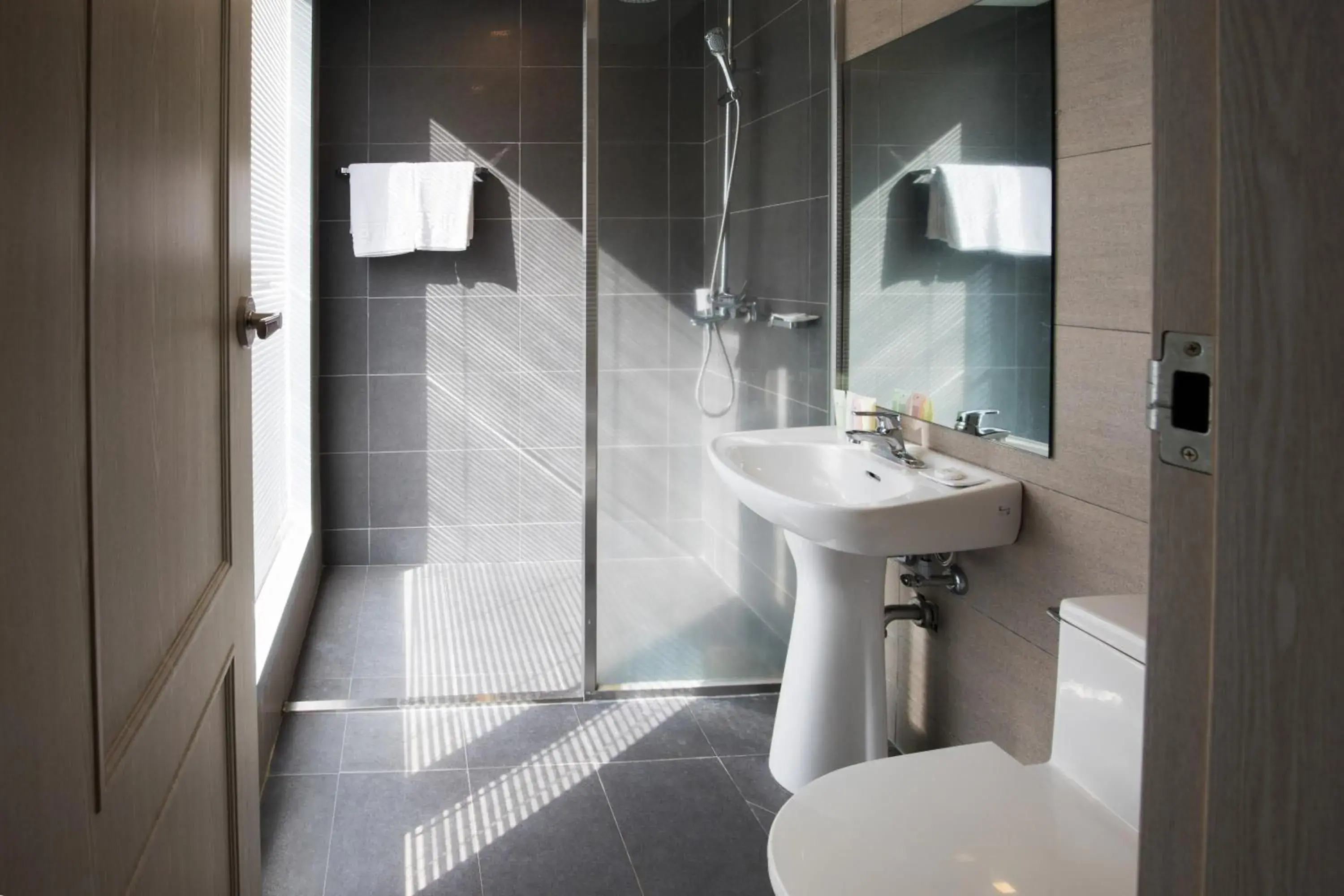 Shower, Bathroom in Vistacay Hotel World Cup