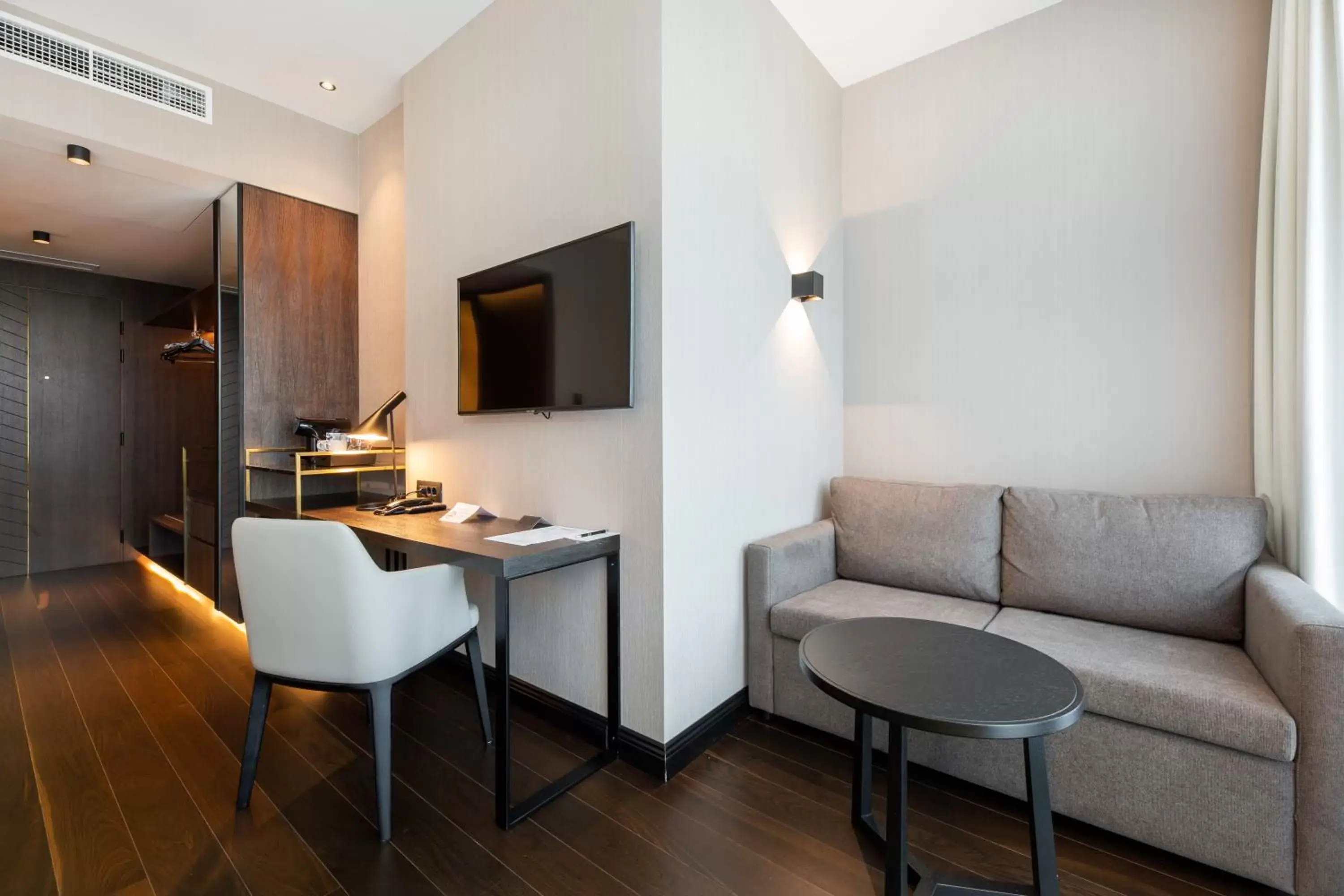 Bedroom, Seating Area in Hotel Lembitu Tallinn