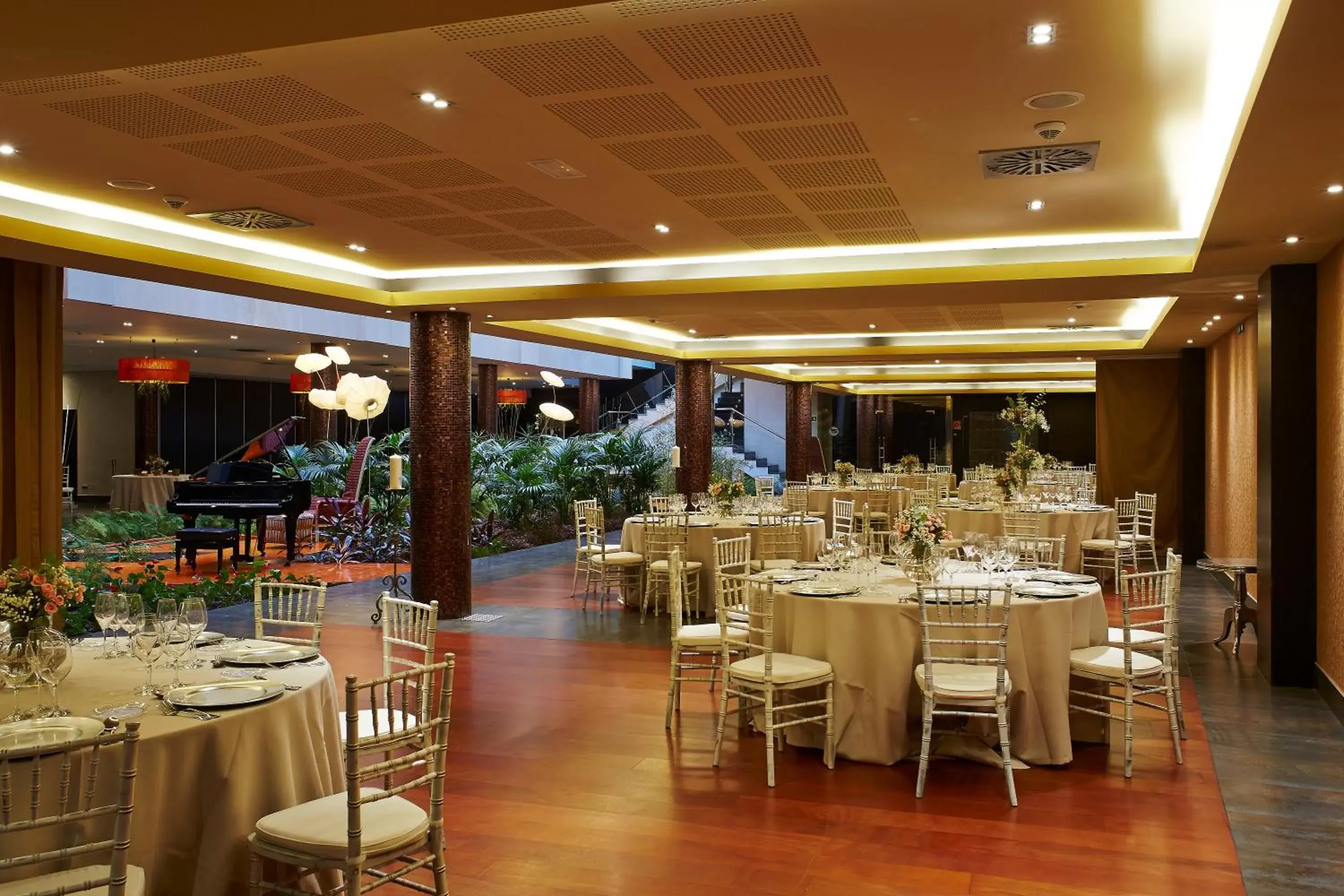 wedding, Restaurant/Places to Eat in Iberik Santo Domingo Plaza Hotel