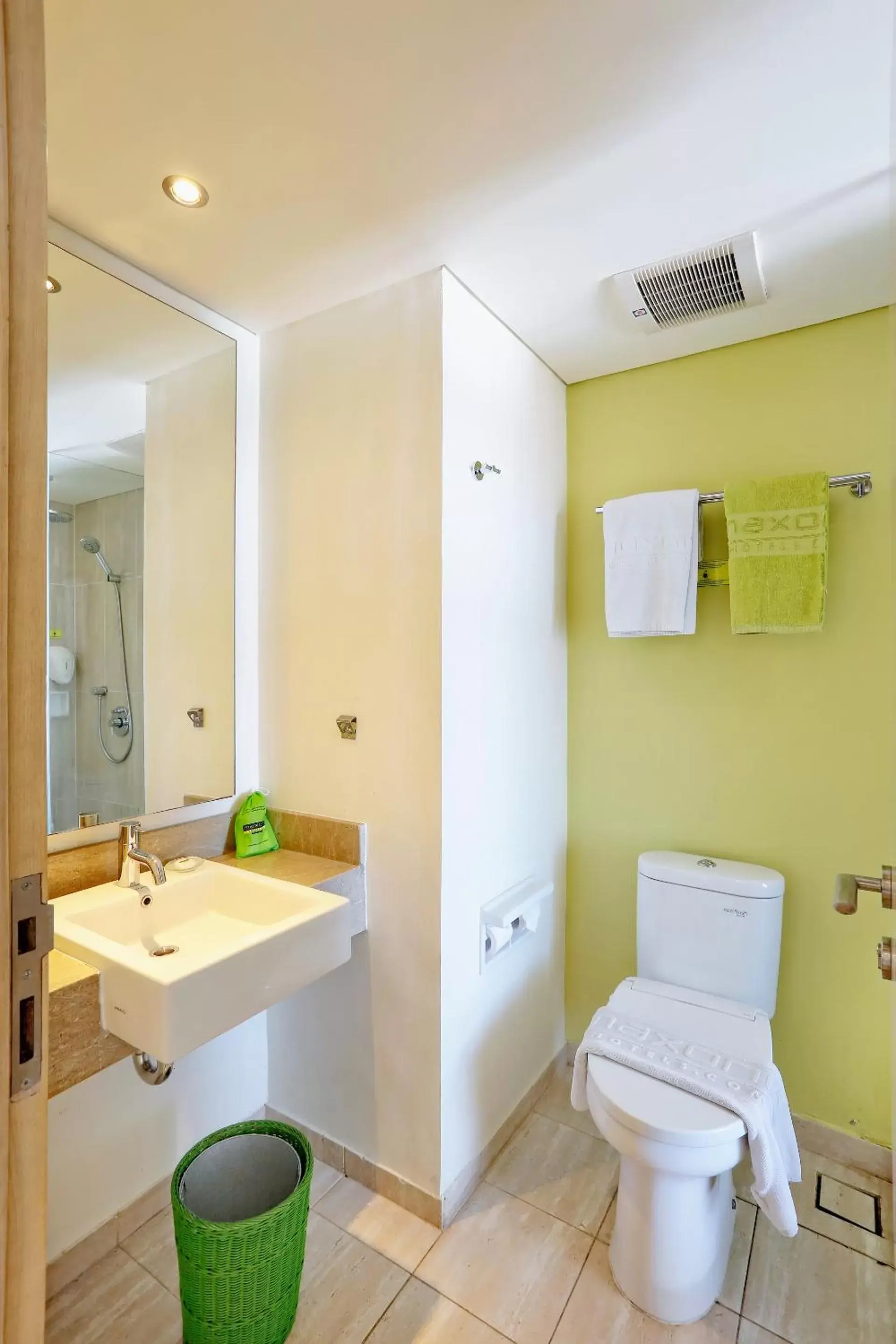 Bathroom in MaxOneHotels at Bukit Jimbaran