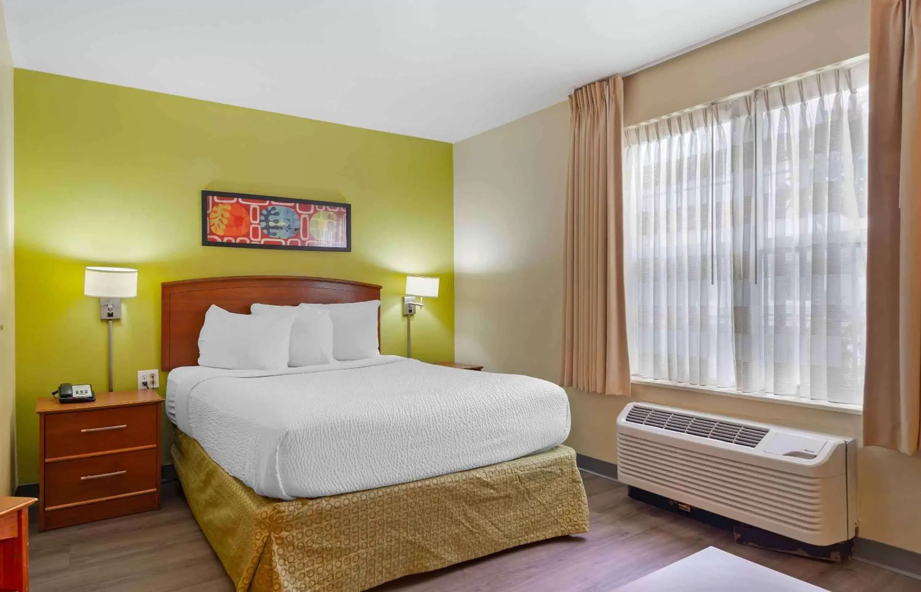 Bedroom, Bed in Extended Stay America Suites - Atlanta - Norcross