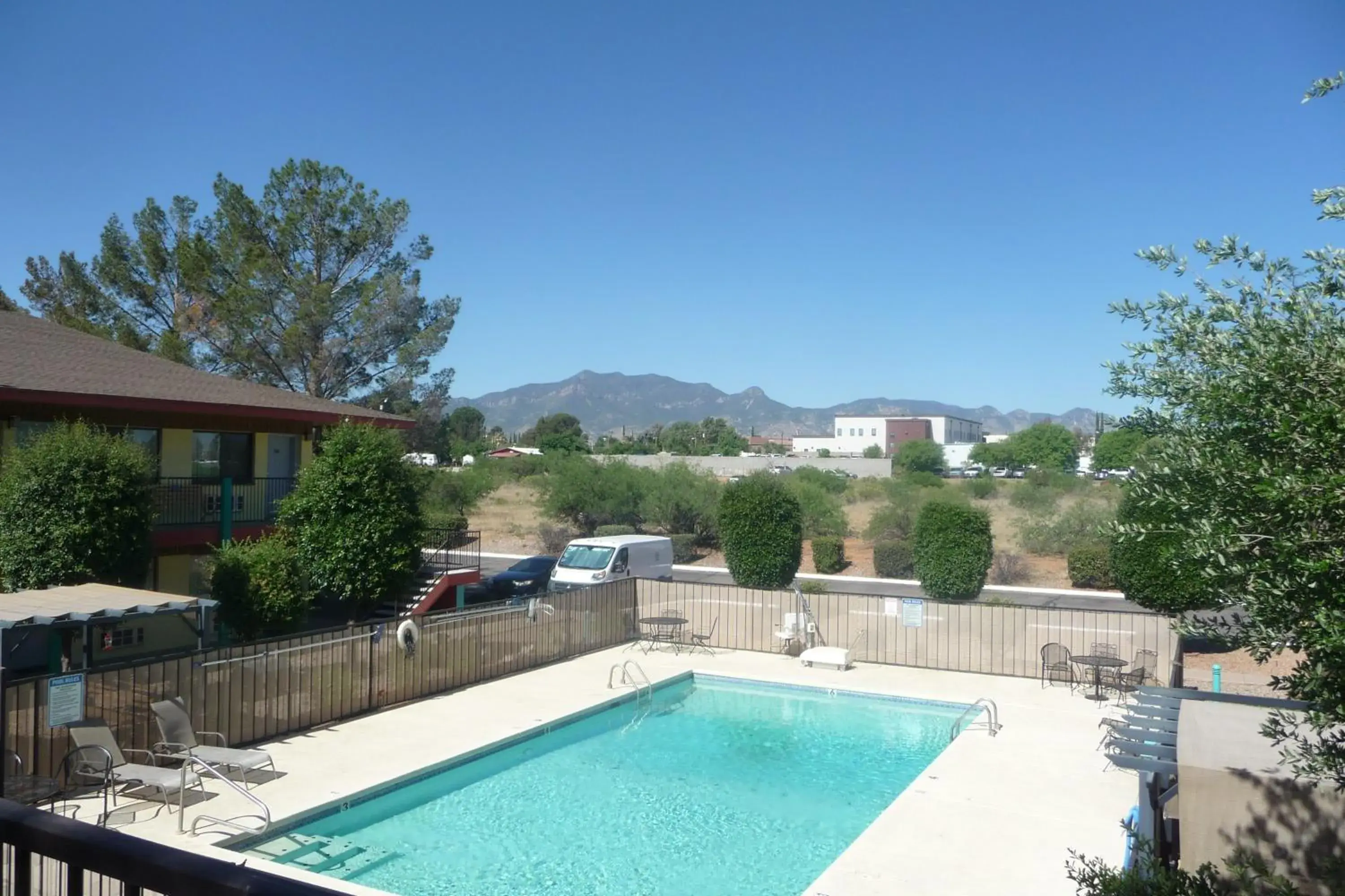 Swimming Pool in Sierra Inn