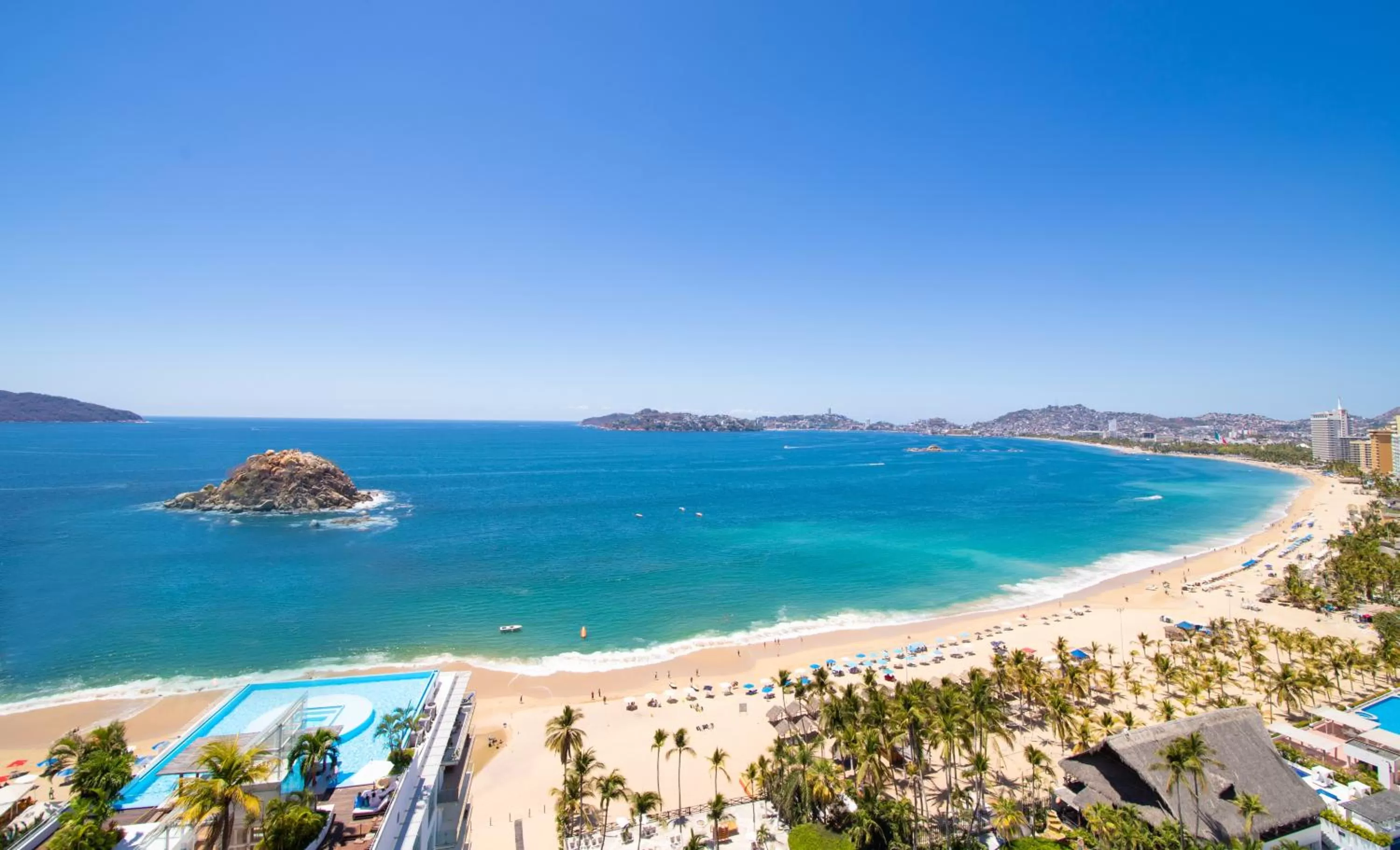 Beach in Emporio Acapulco