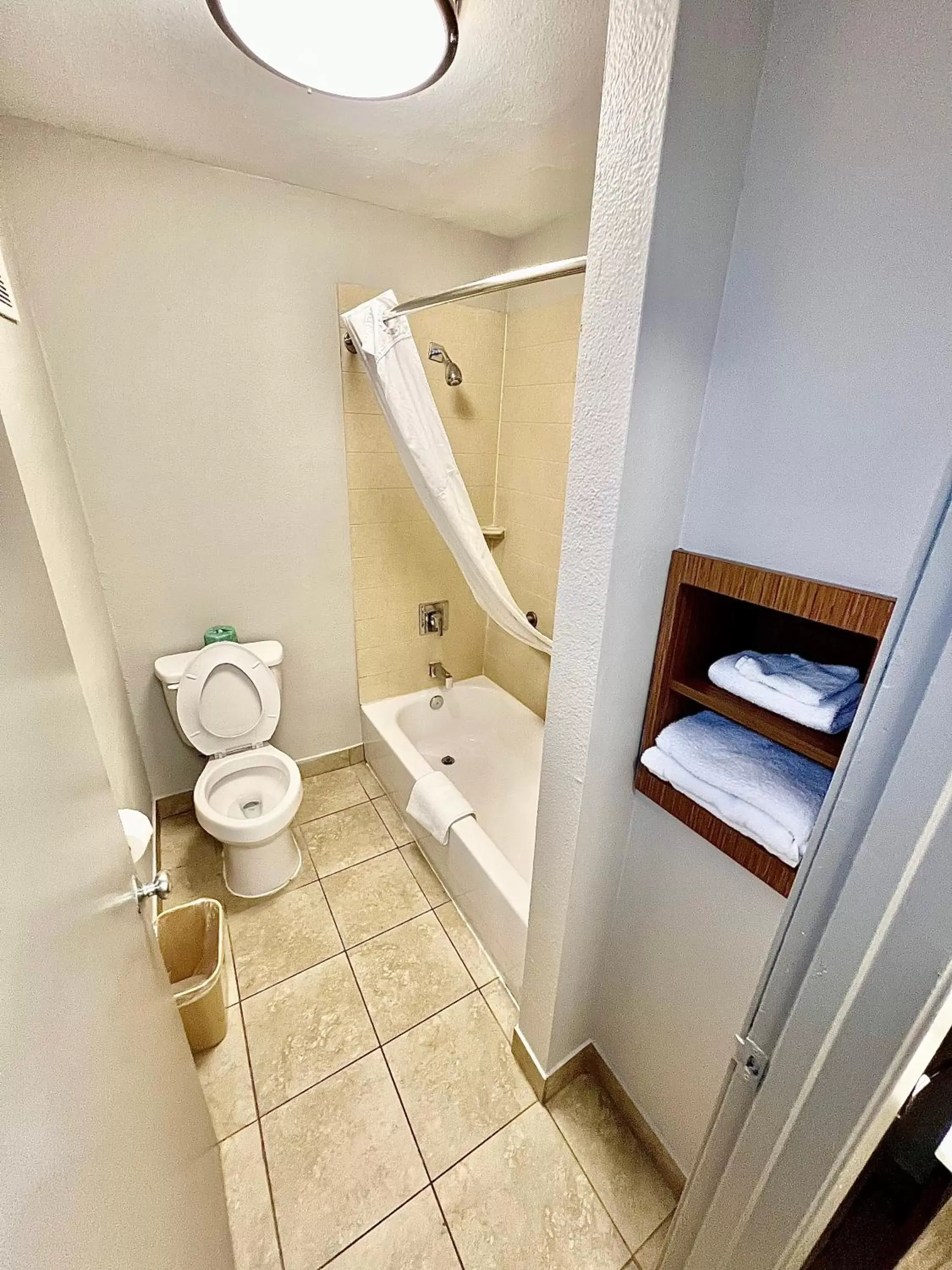 Shower, Bathroom in Days Inn & Suites by Wyndham Arlington Near Six Flags