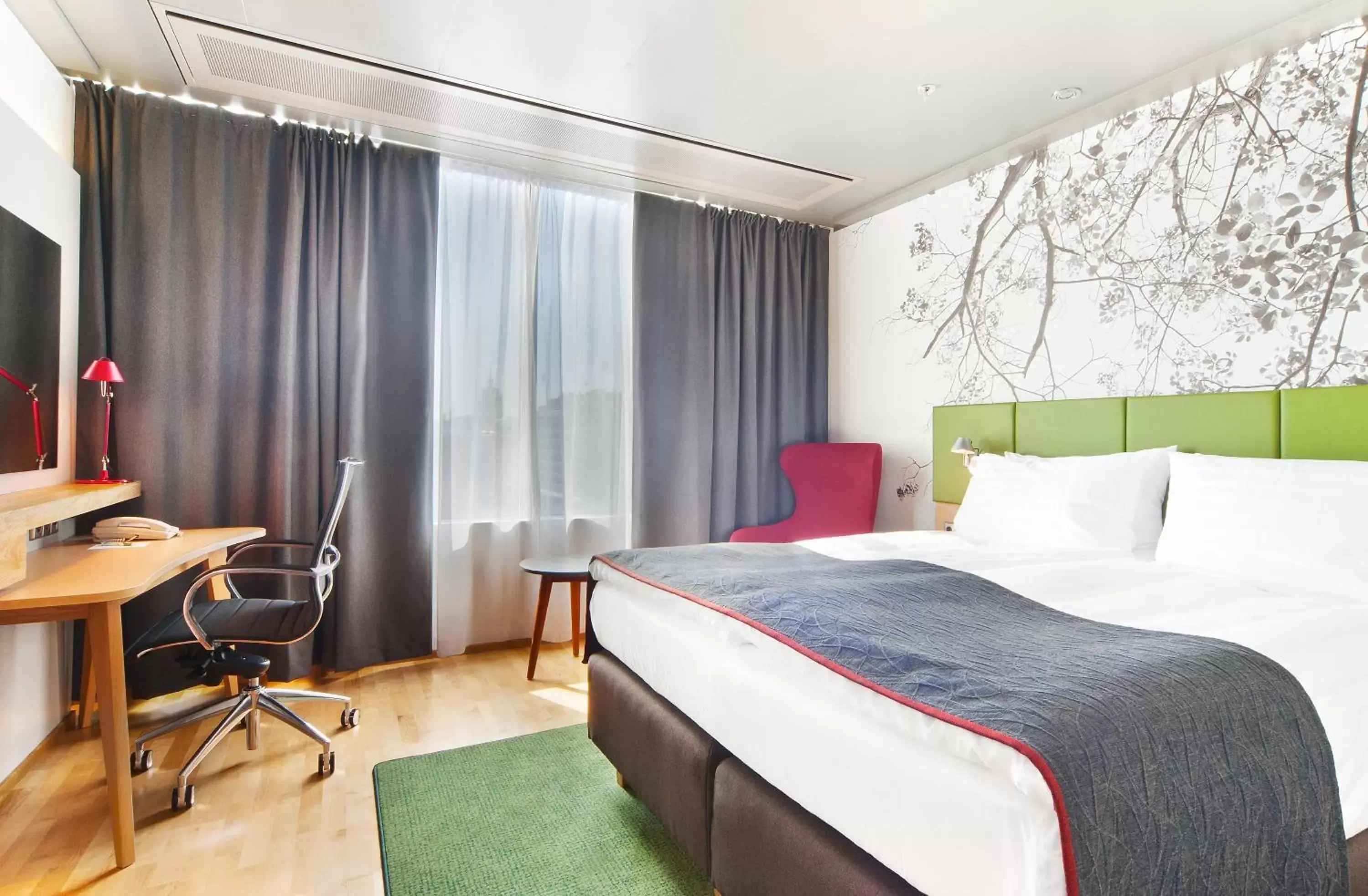 Bed in Holiday Inn Helsinki City Centre, an IHG Hotel