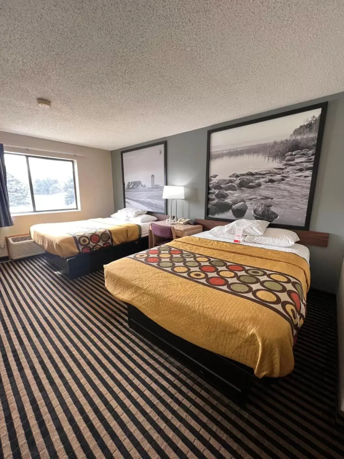 Photo of the whole room, Bed in Super 8 by Wyndham Humboldt