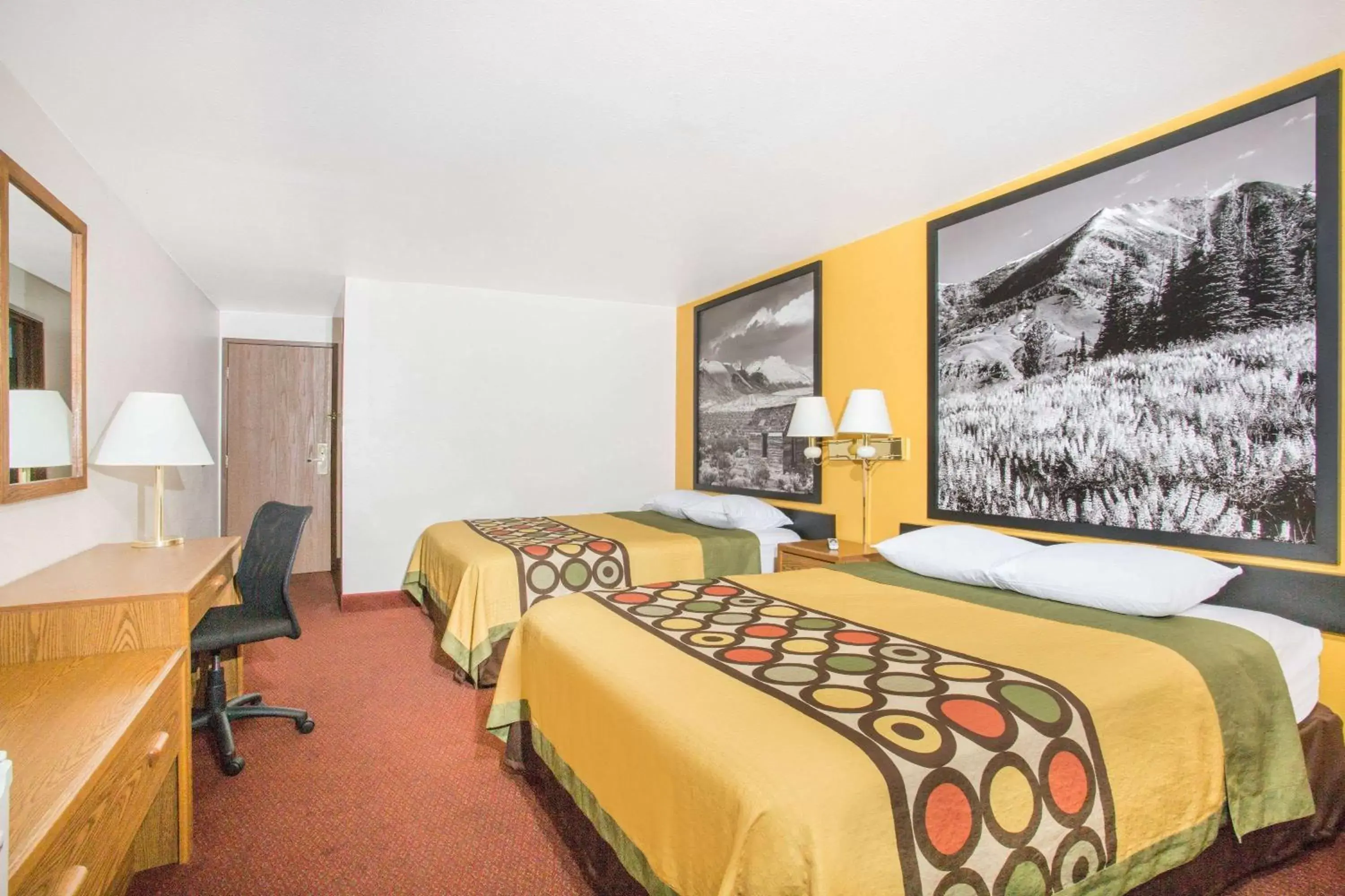 Photo of the whole room, Bed in Super 8 by Wyndham Elko