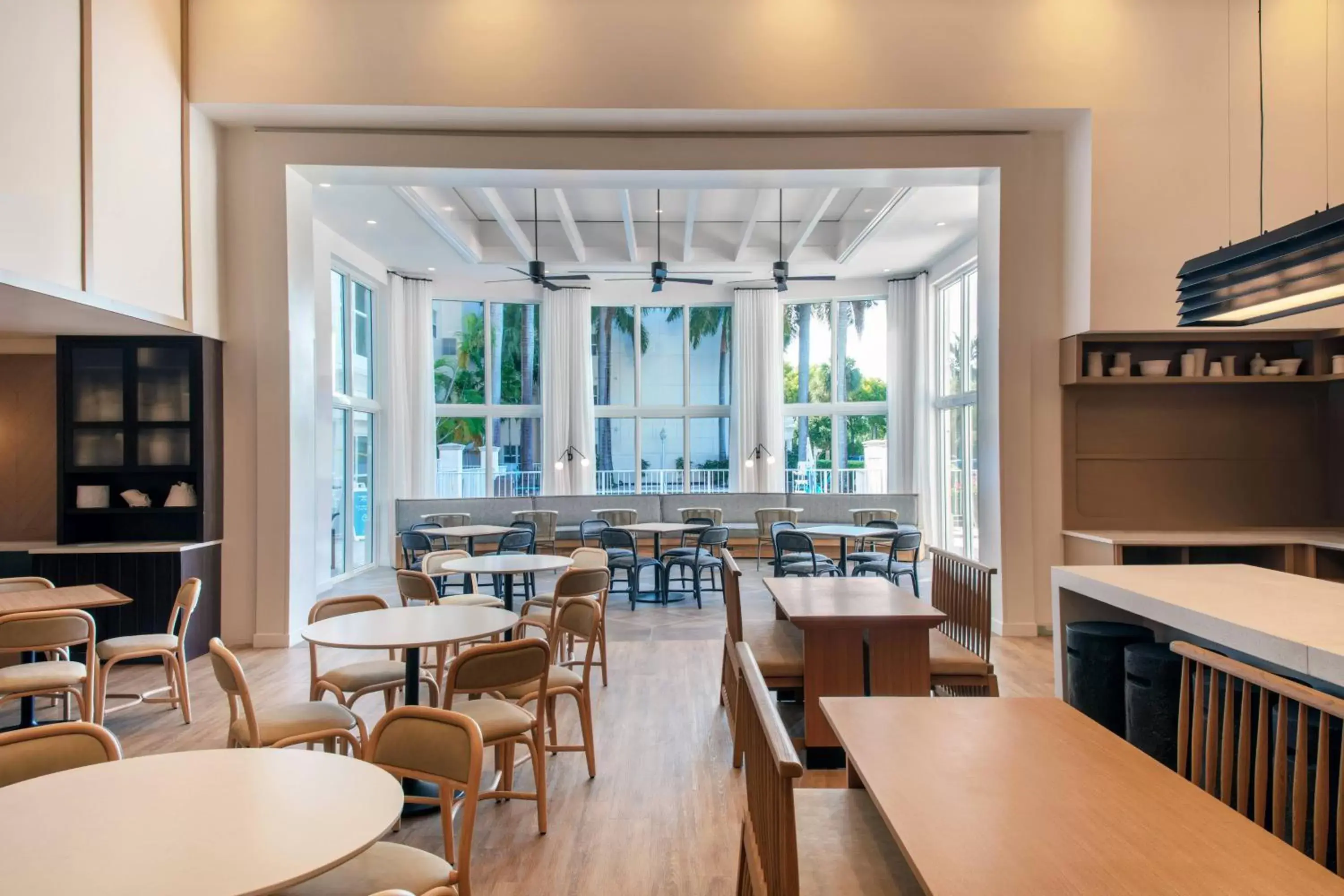 Restaurant/Places to Eat in Residence Inn by Marriott Miami Aventura Mall