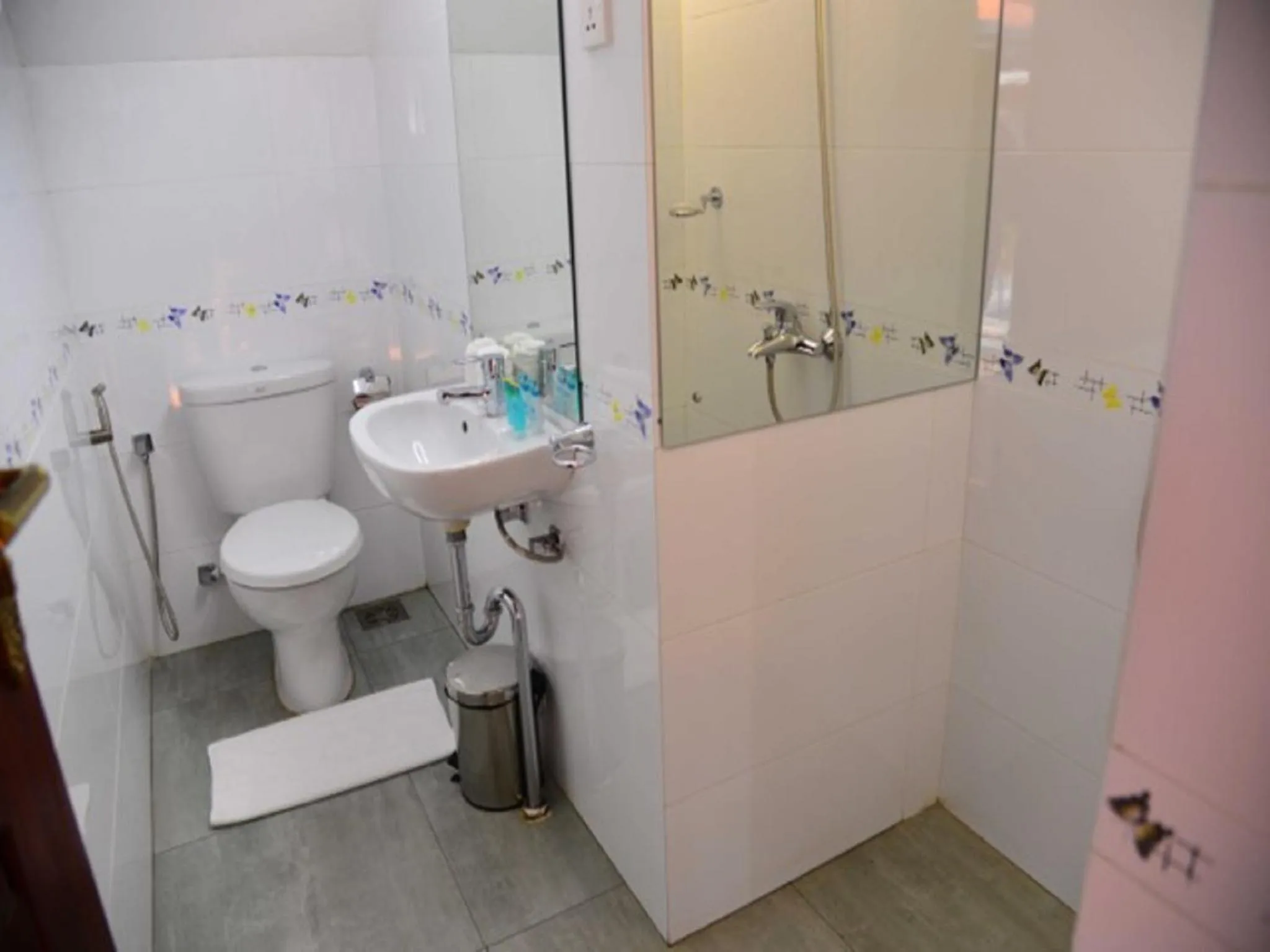 Shower in Colombo Villa