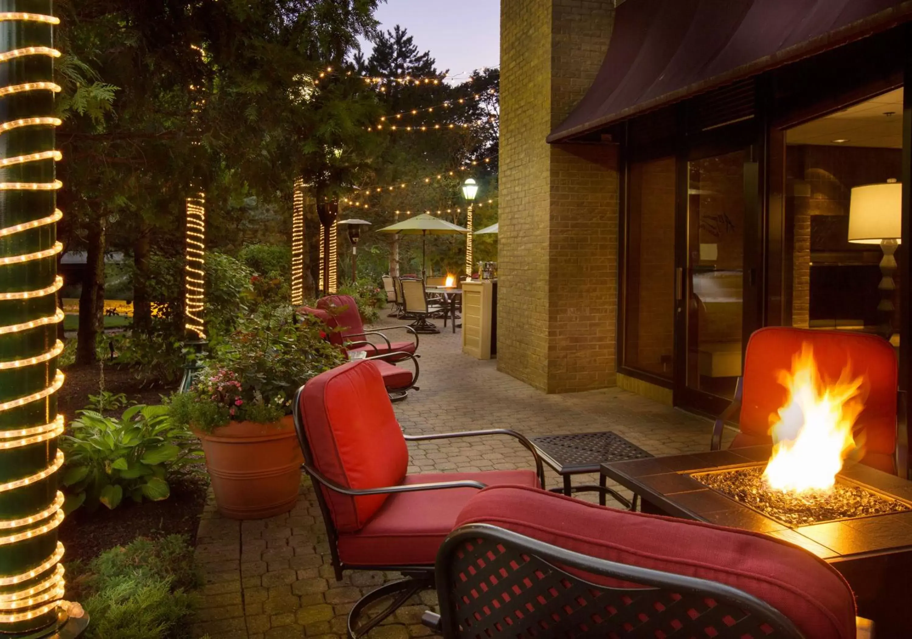 Patio in Hilton Chicago/Northbrook