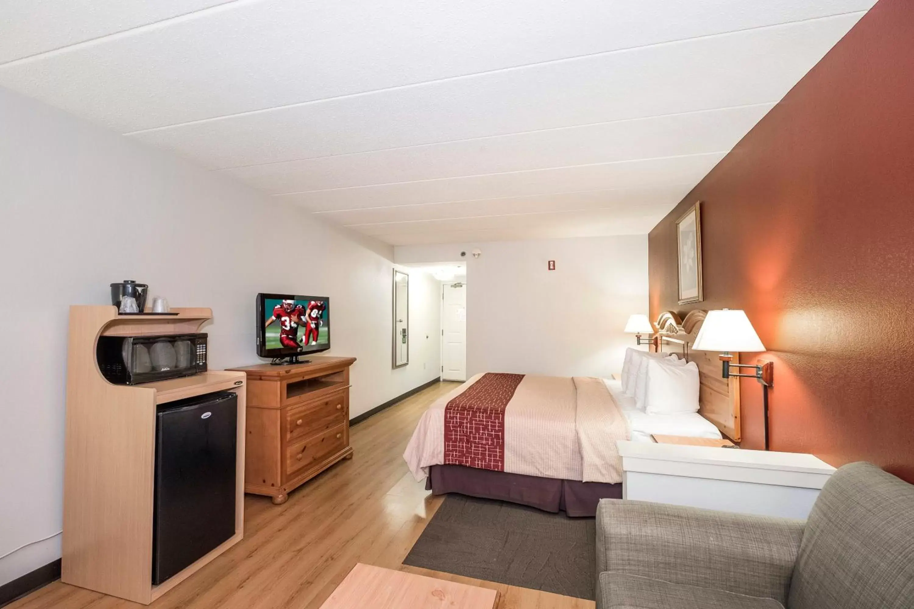 Bedroom in Red Roof Inn & Suites Stafford
