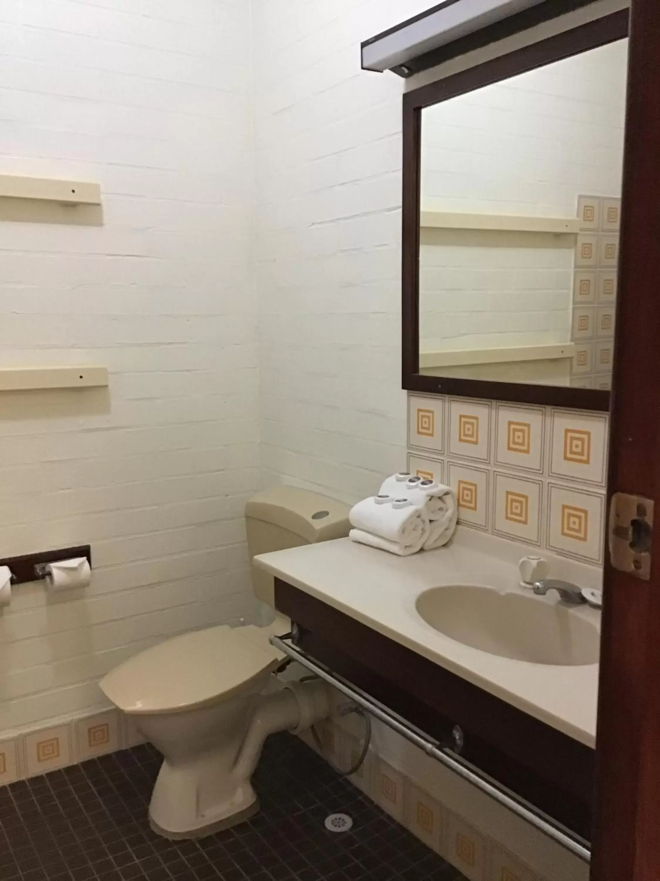 Bathroom in Bayview Motel