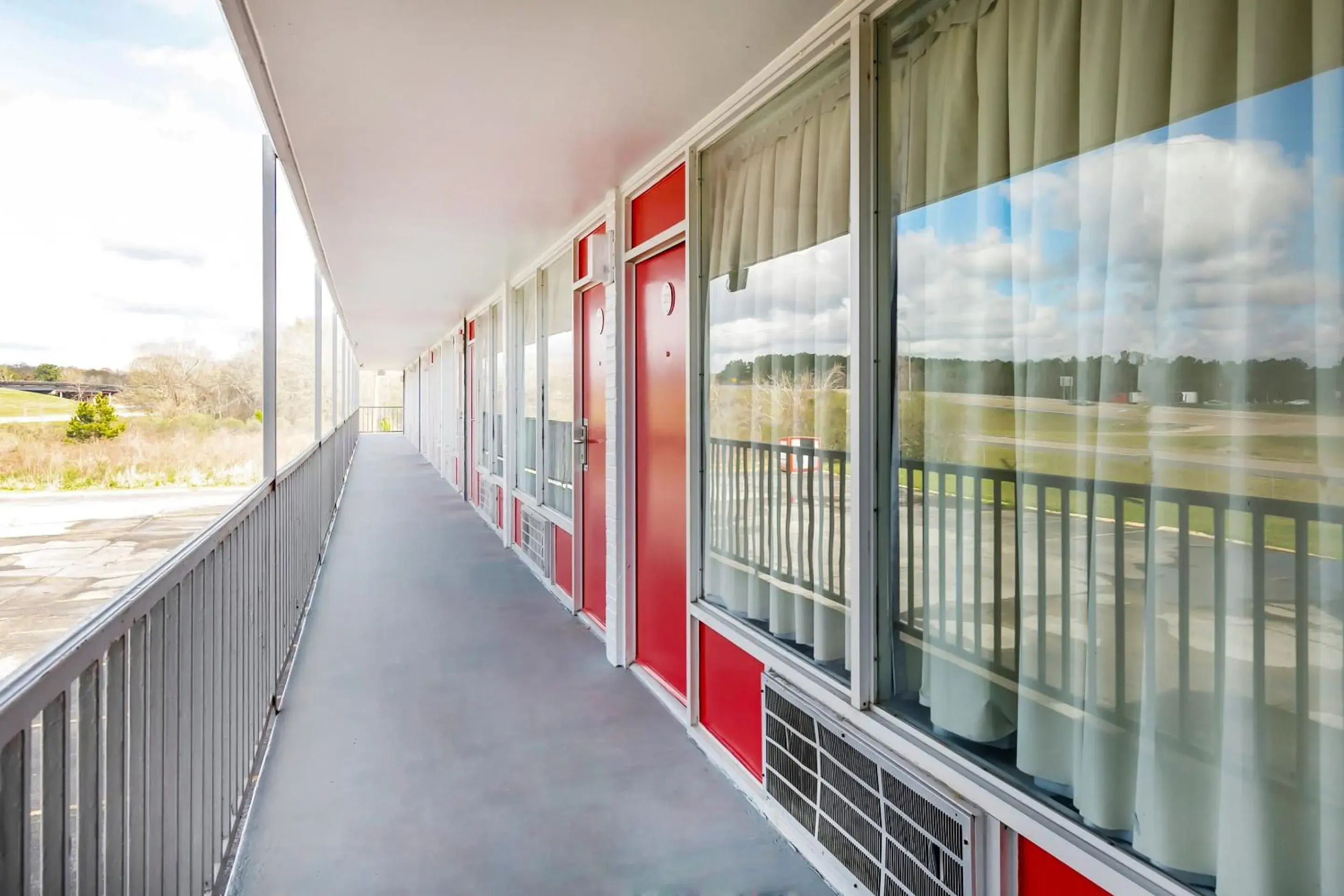 Lobby or reception, Balcony/Terrace in OYO Hotel Jennings I-10