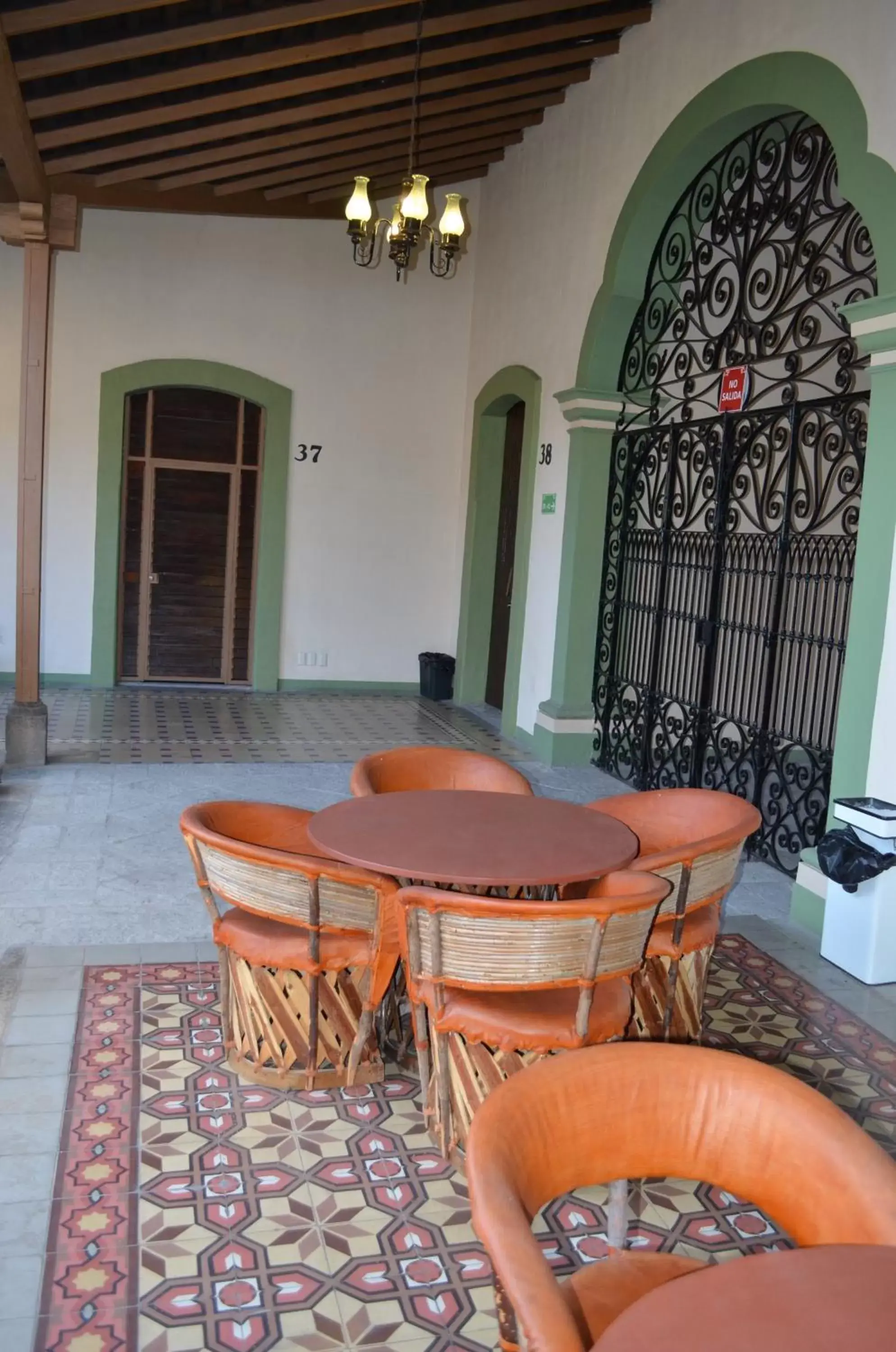 Seating area in Hotel La Merced