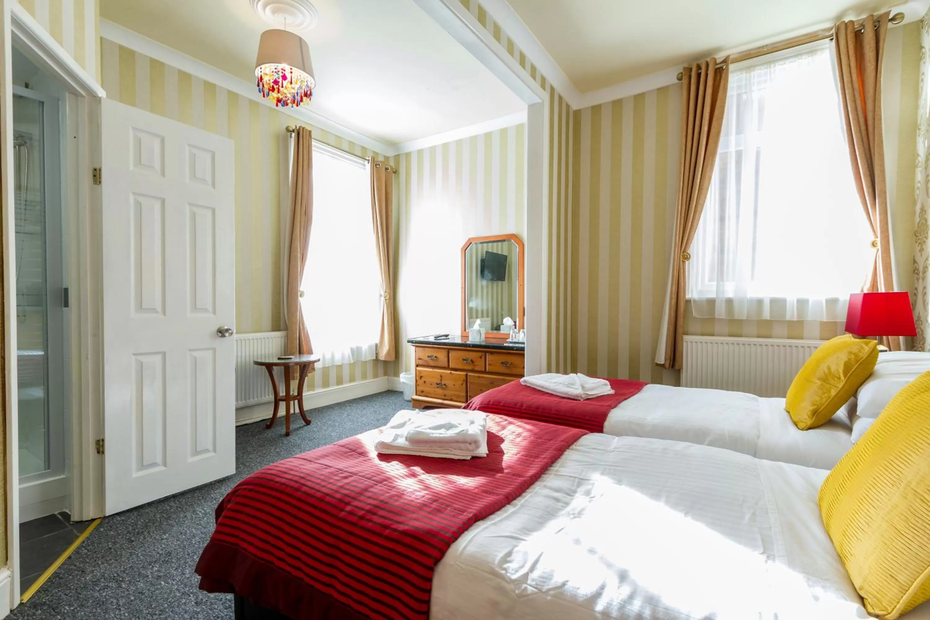 Bed in Adelaide Lodge - Town Centre - Opposite Winter Gardens