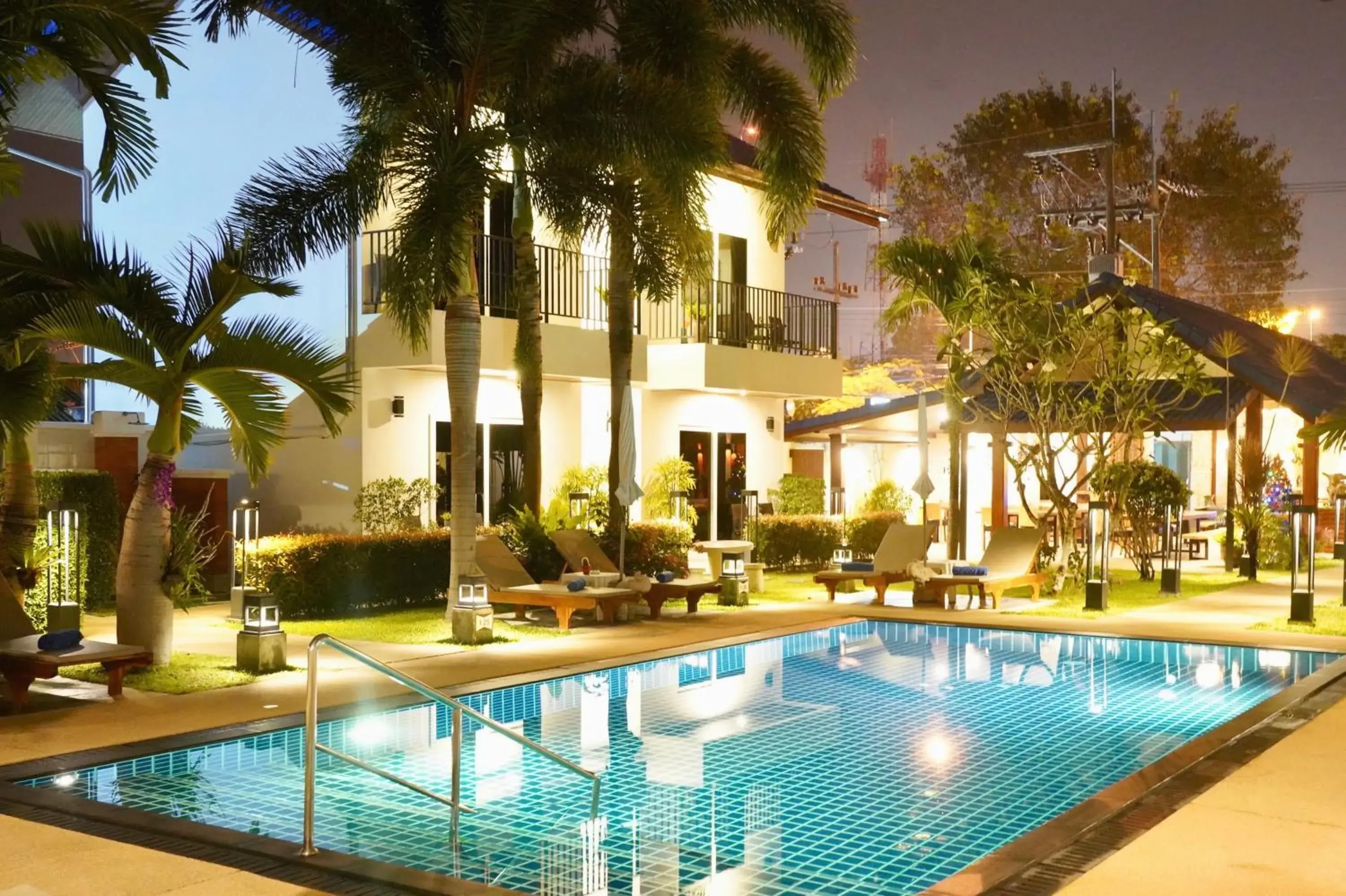 Swimming pool in Phuket Airport Hotel - SHA Extra Plus Swimming pool in Phuket Airport Hotel - SHA Extra Plus