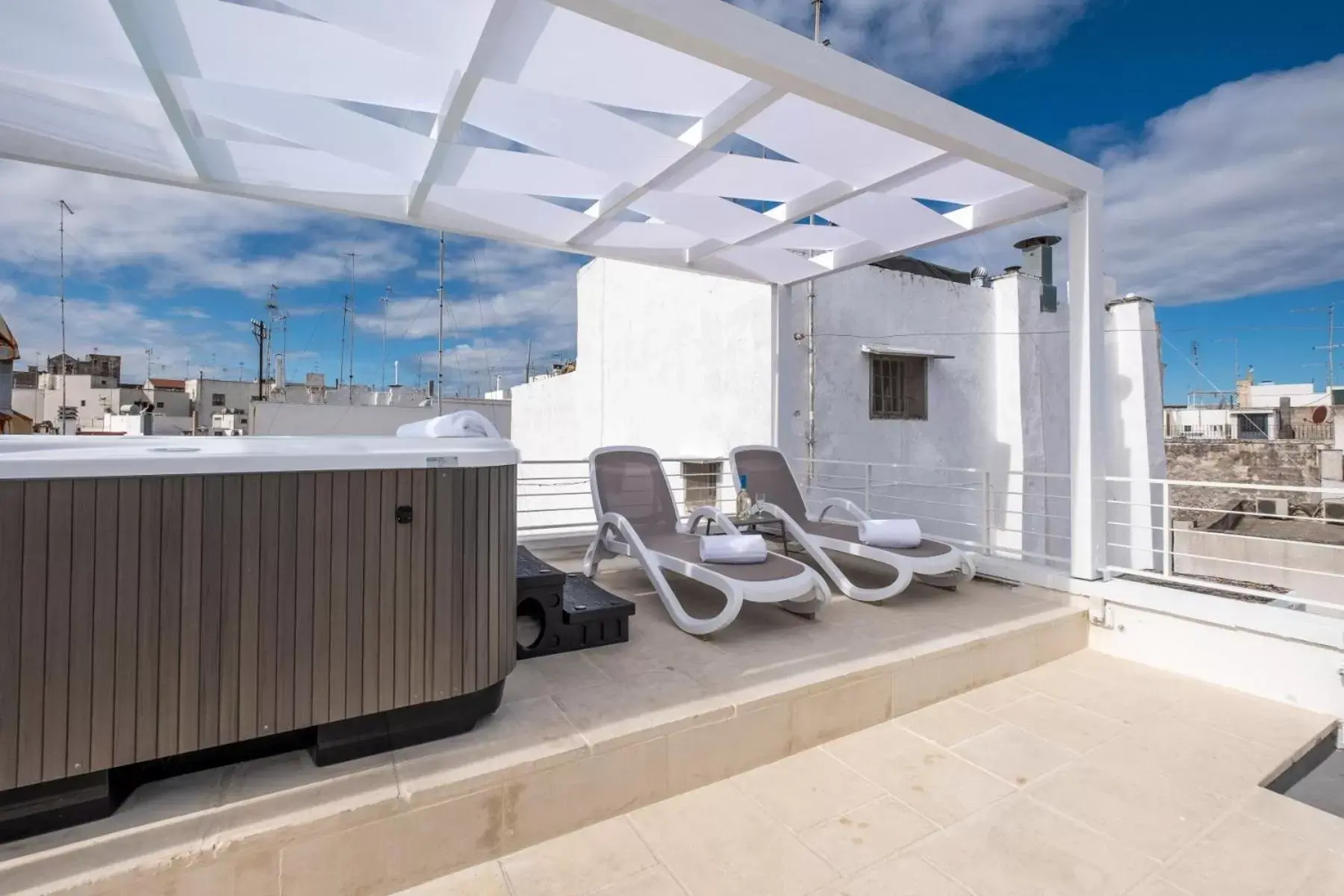 Hot Tub in Dama Bianca Boutique Hotel Ostuni