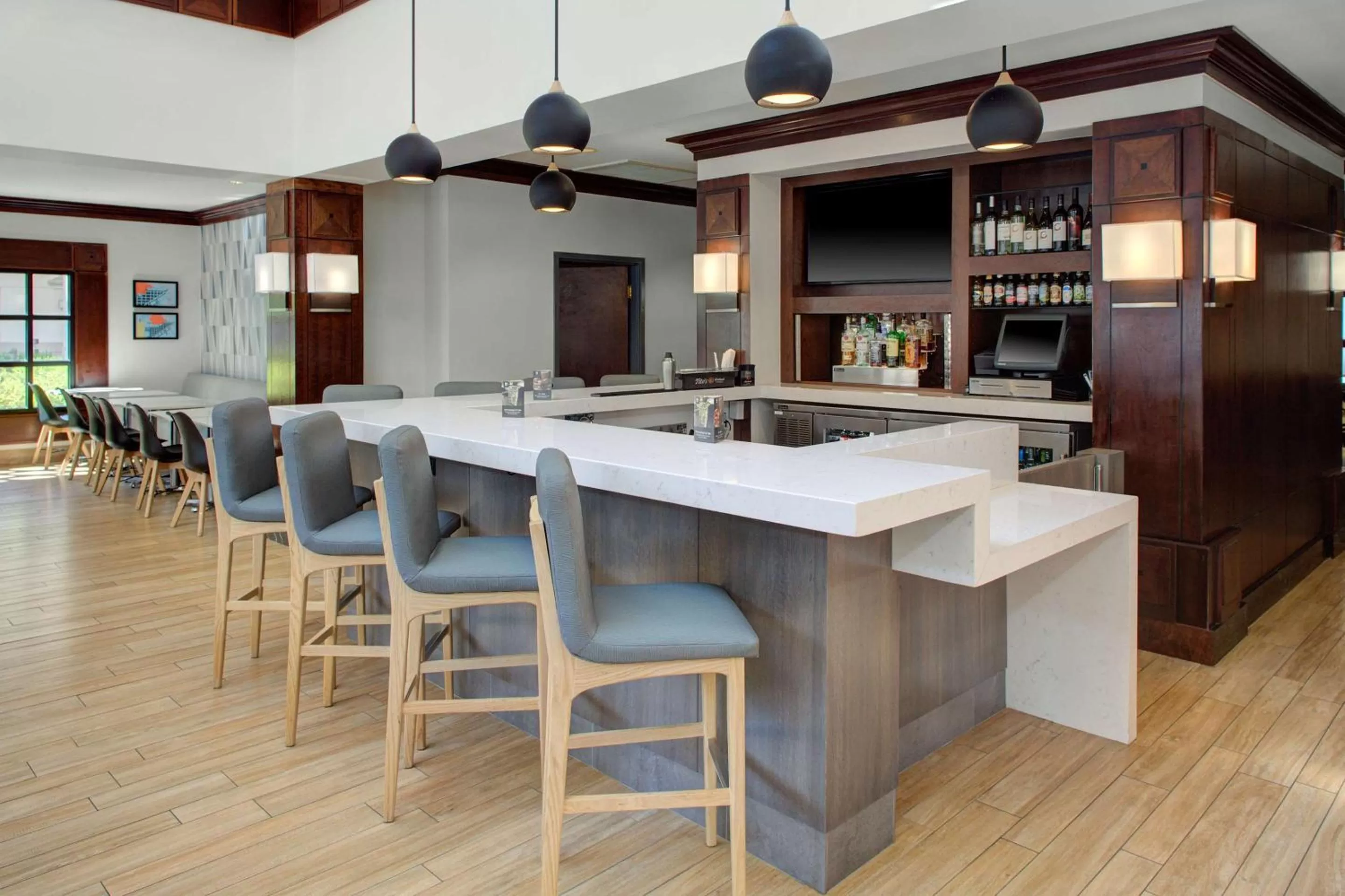 Lounge or bar in Hyatt House Parsippany Whippany