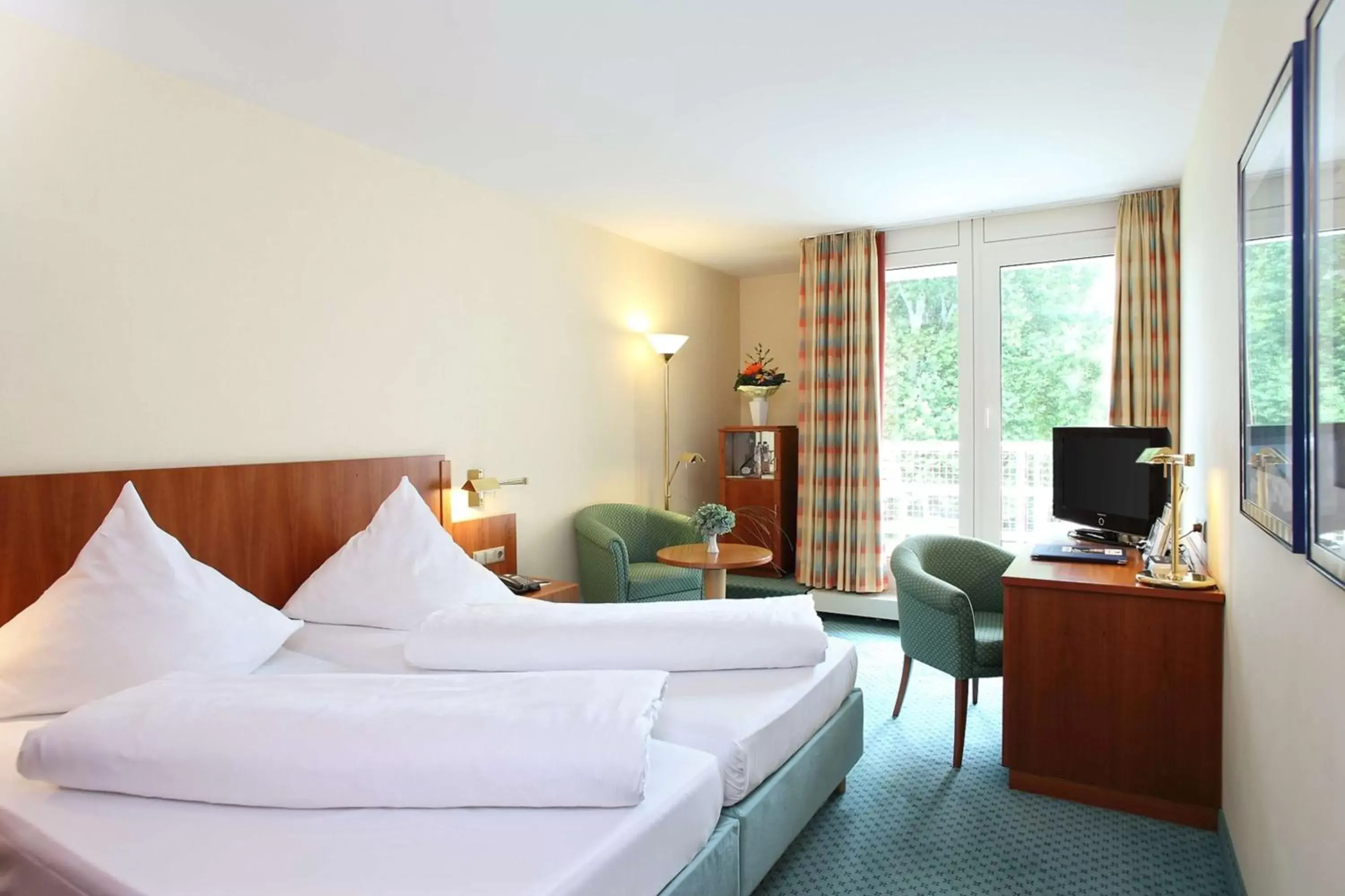 Photo of the whole room, Bed in Best Western Premier Parkhotel Bad Mergentheim