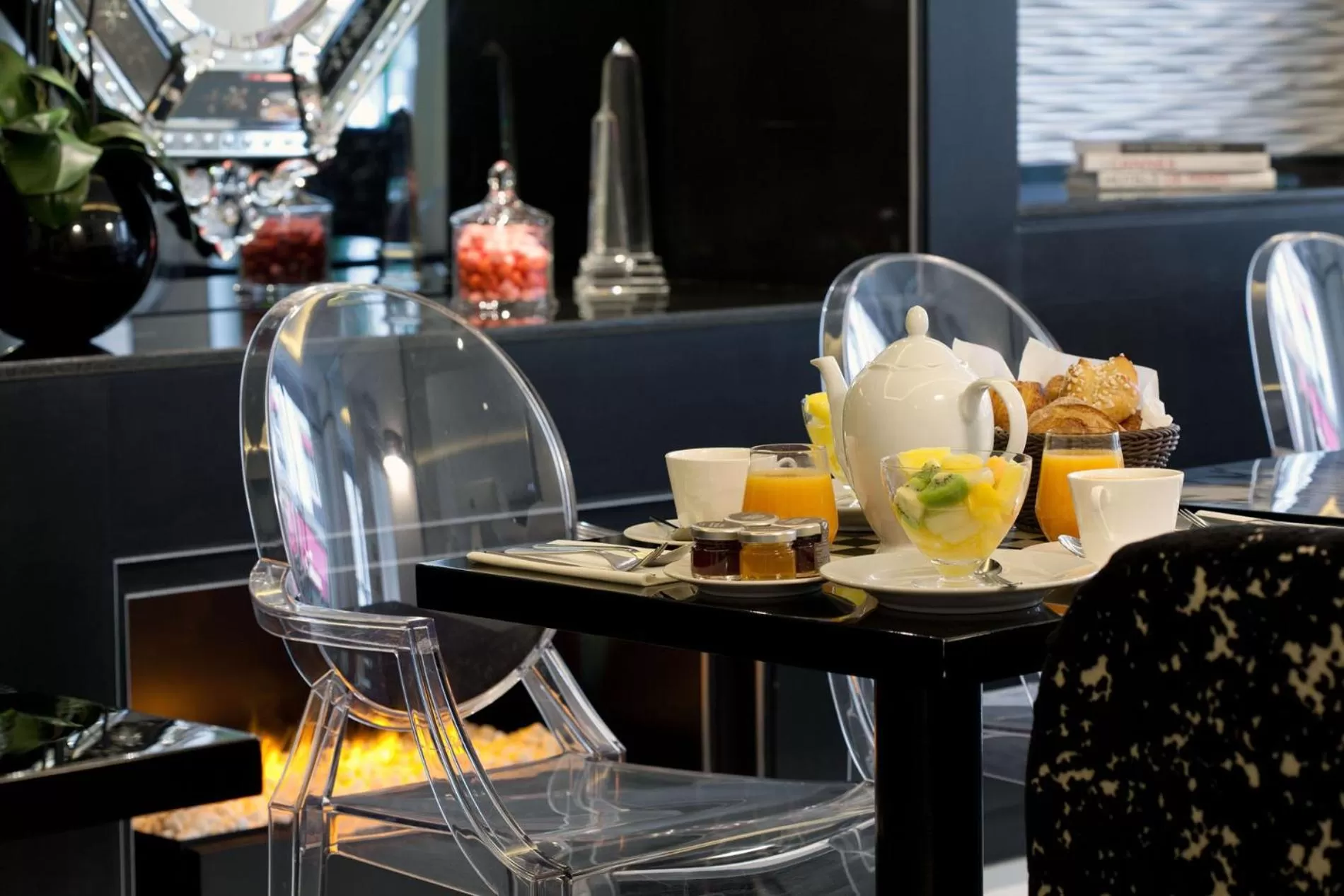 Restaurant/places to eat in Petit Madeleine Hôtel