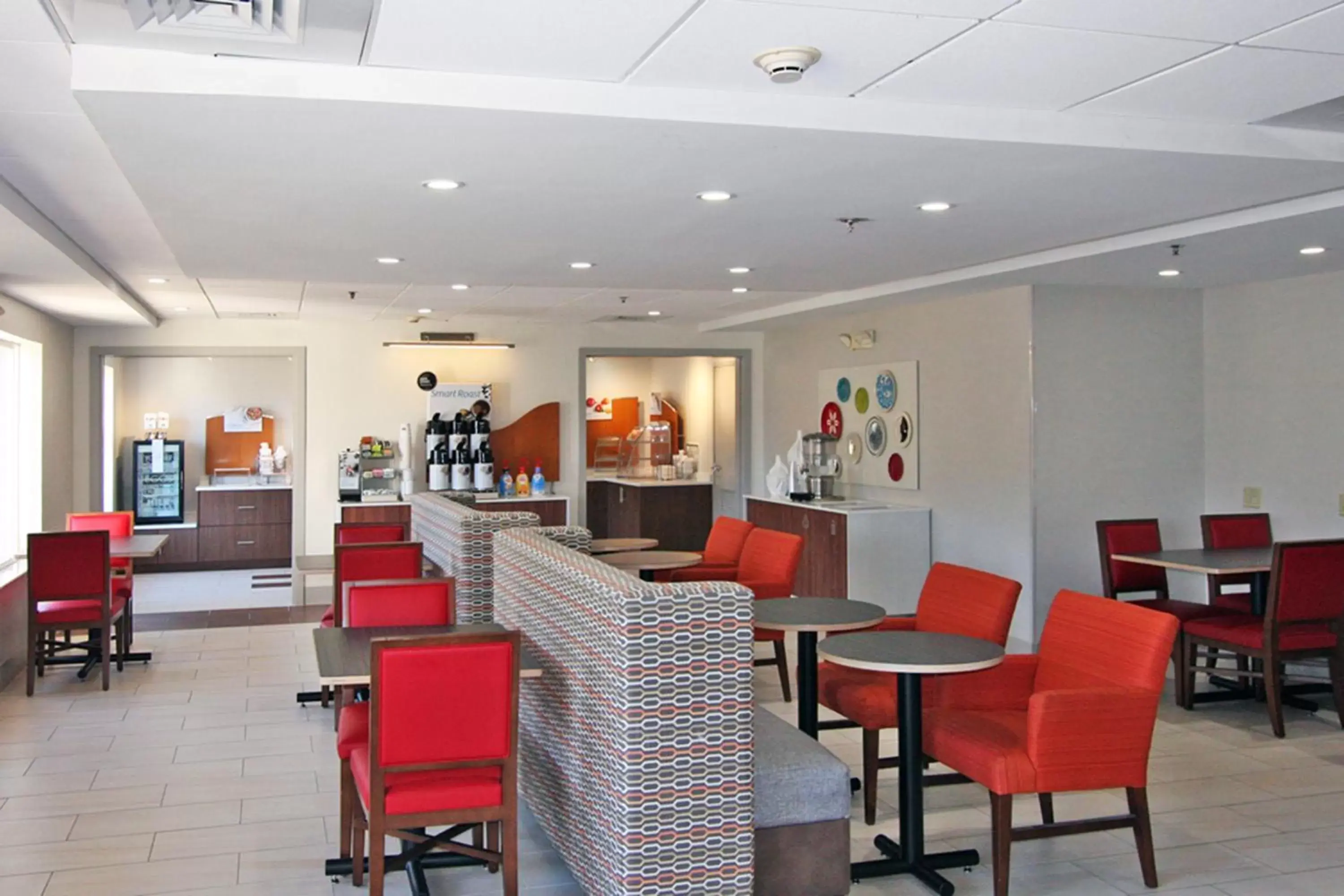 Breakfast, Restaurant/Places to Eat in Holiday Inn Express Branford-New Haven, an IHG Hotel