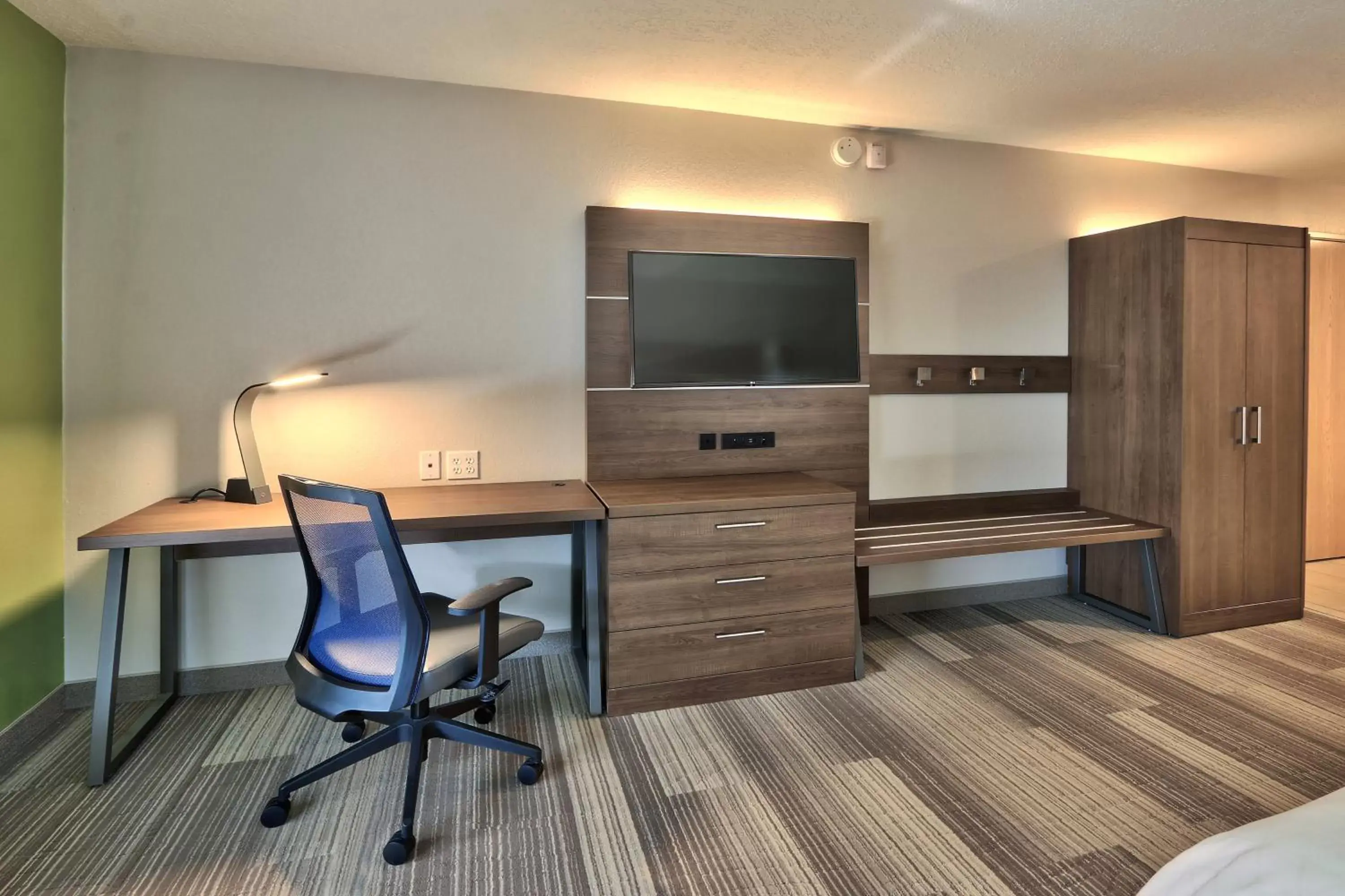 Photo of the whole room, TV/Entertainment Center in Holiday Inn Express Socorro, an IHG Hotel