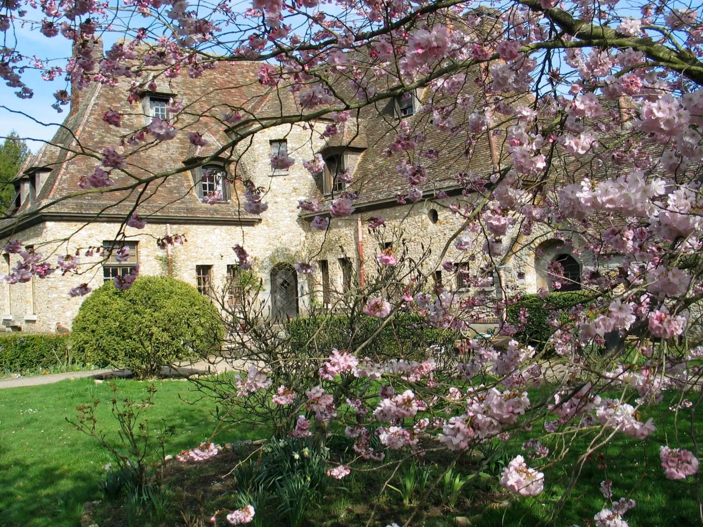 Facade/entrance in Le Logis d'Arniere