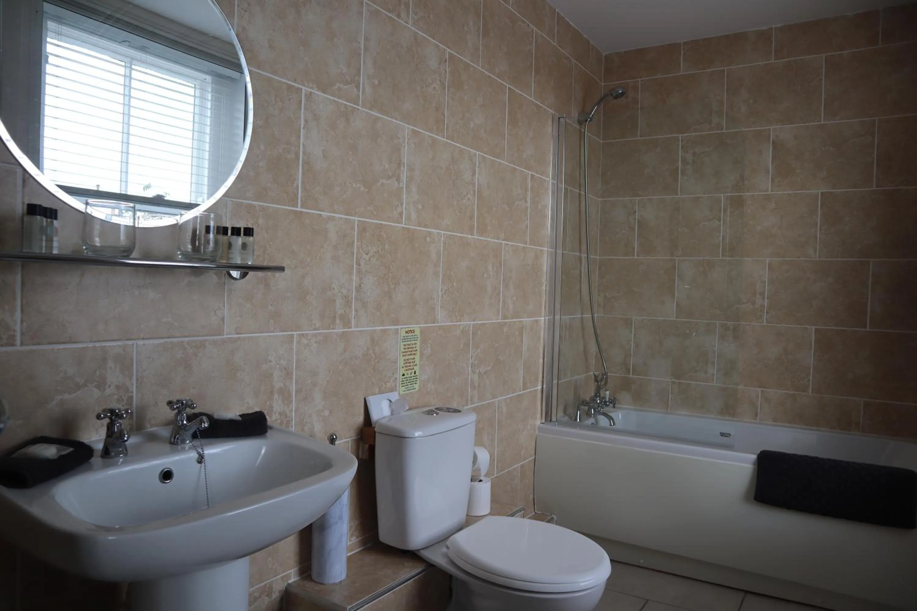 Bathroom in Hardwick Arms Hotel
