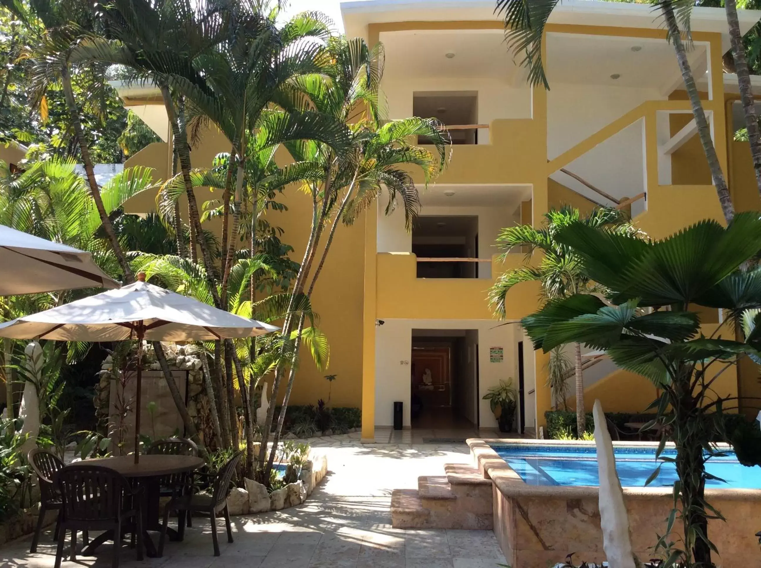 Property building, Swimming Pool in Hotel Chablis Palenque