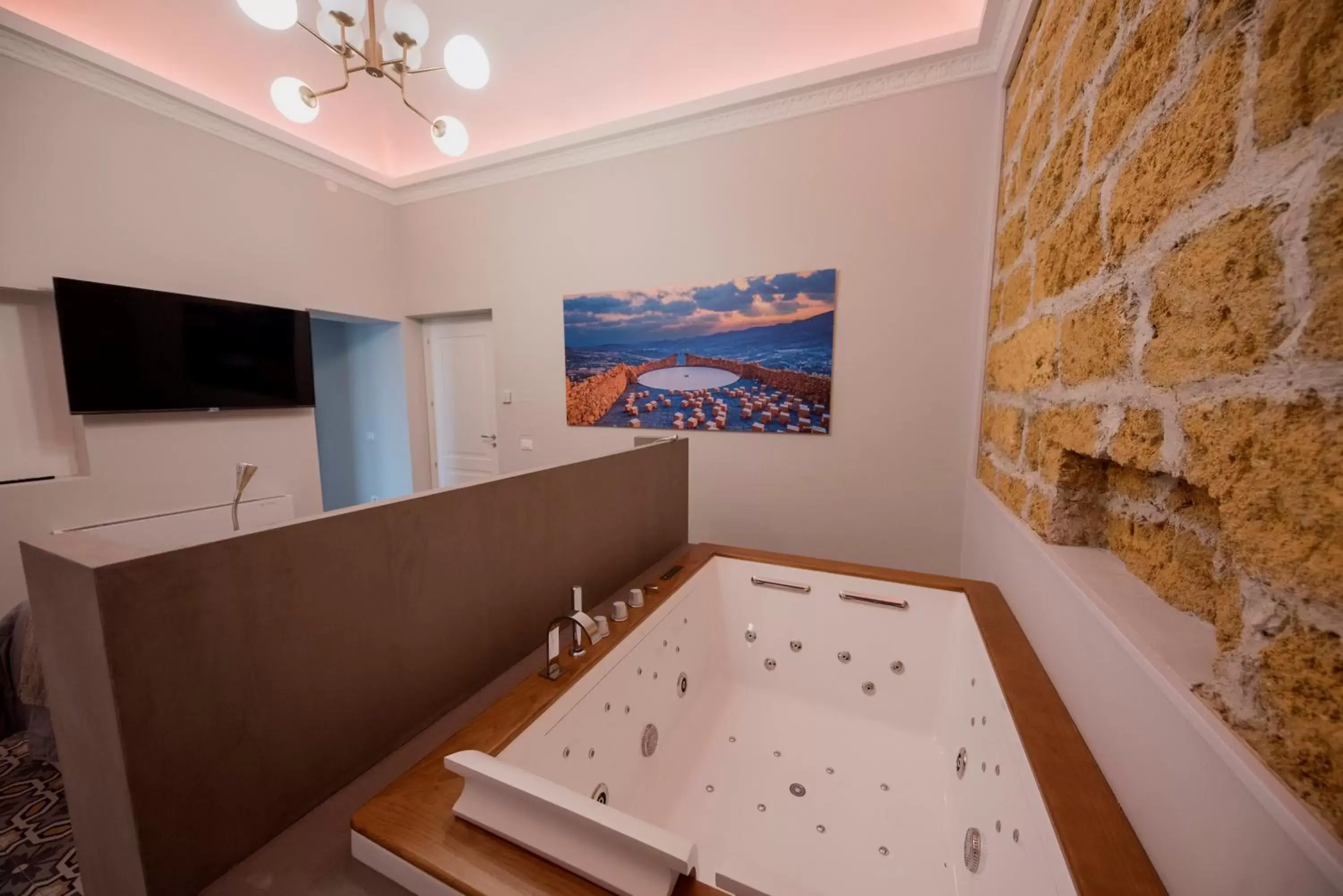 Hot Tub, Bathroom in Suite del Ponte Normanno