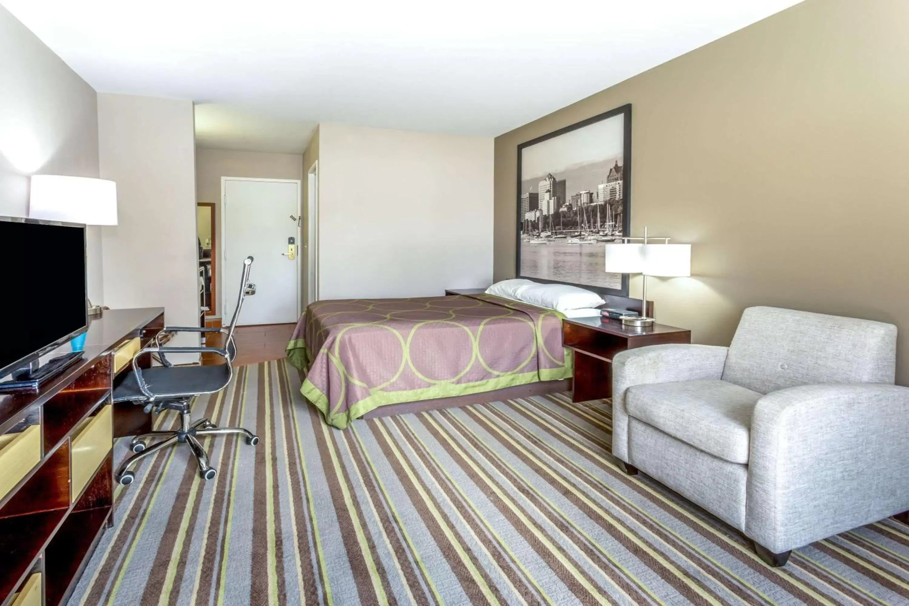 Photo of the whole room, Bed in Super 8 by Wyndham Delavan Near Lake Geneva